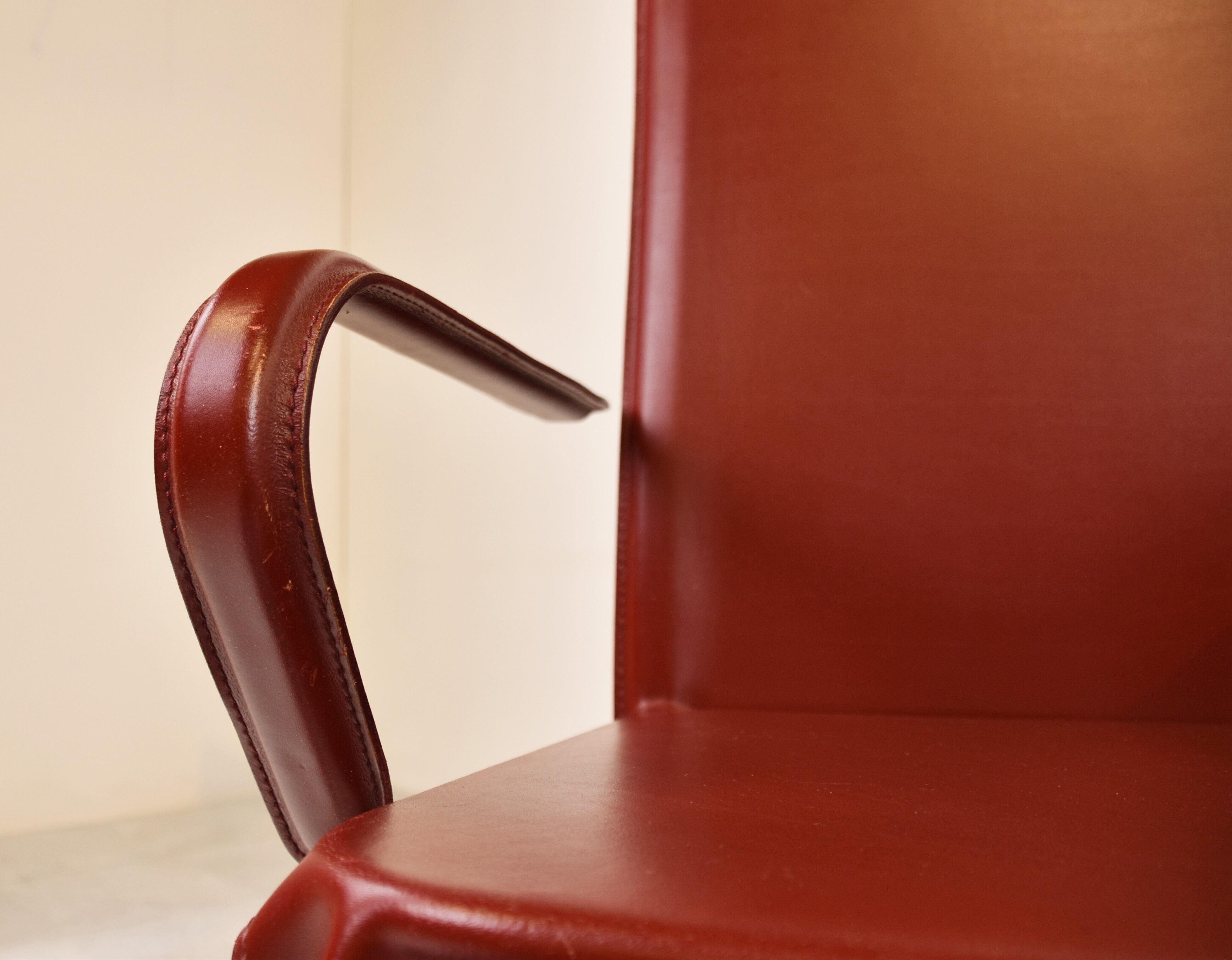 4 red leather dining chairs by Arper italy, 1980s