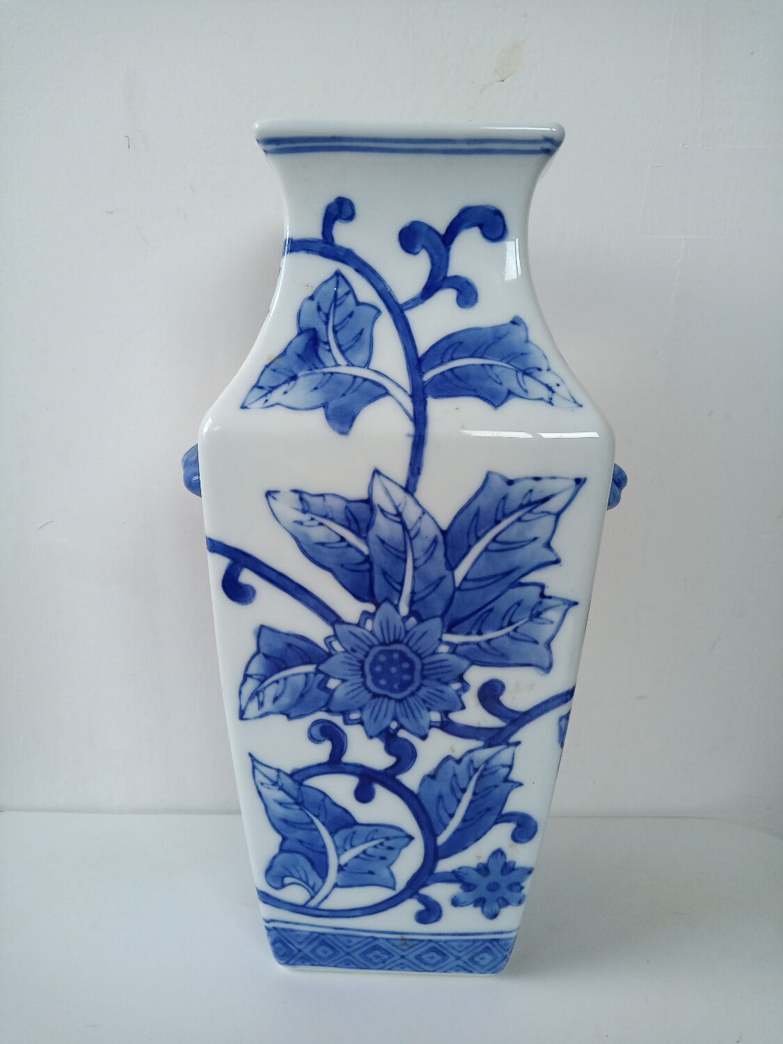 Asian vase shape baluster floral decoration handle Lion's head