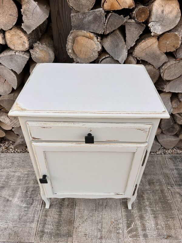 Meuble de rangement ancien rénové