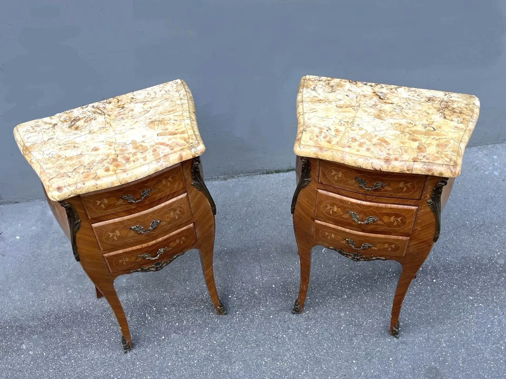Paire de table de chevet style Louis XV