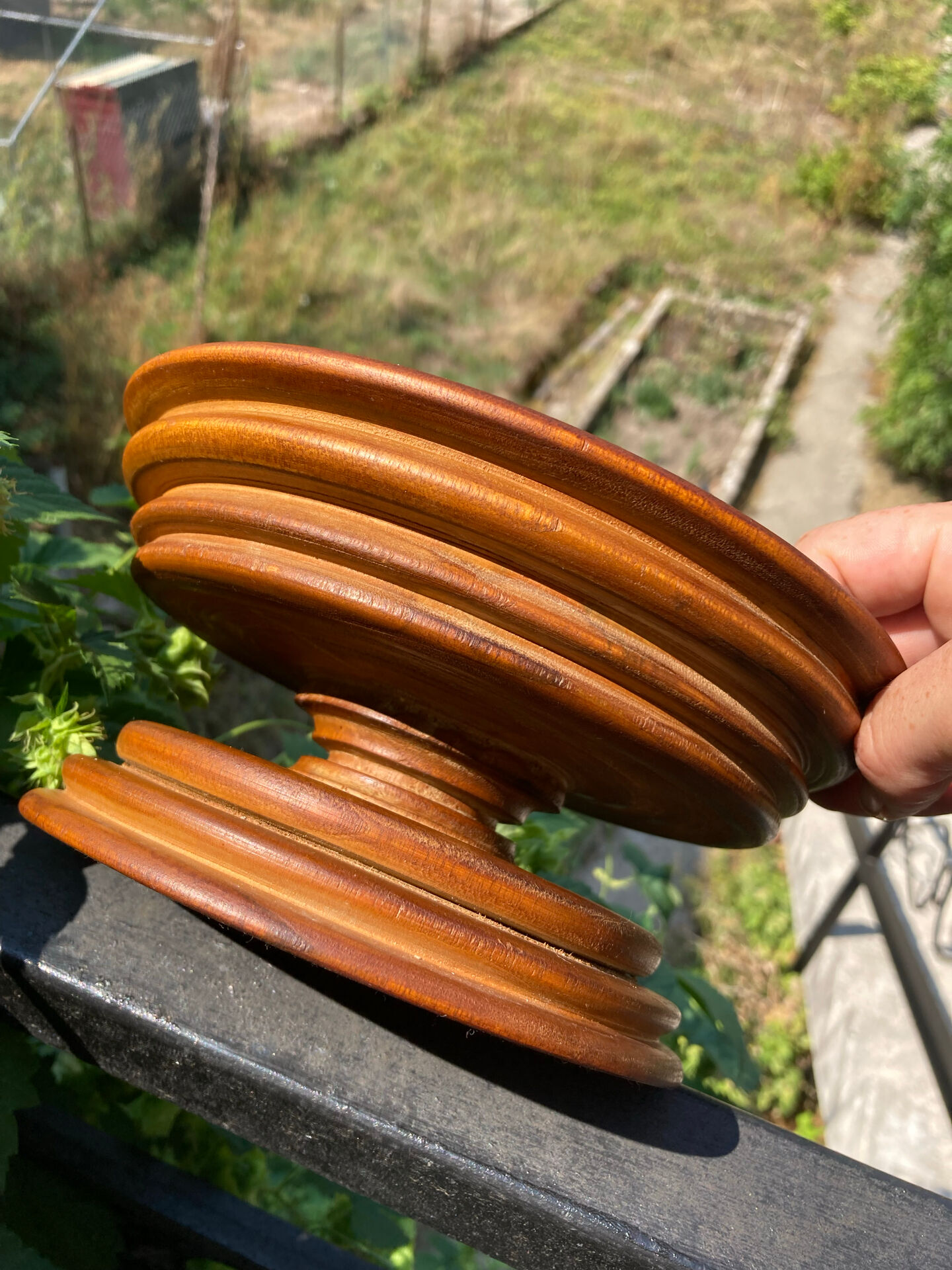 Turned wooden bowl craftsmanship from Haute-Marne.
