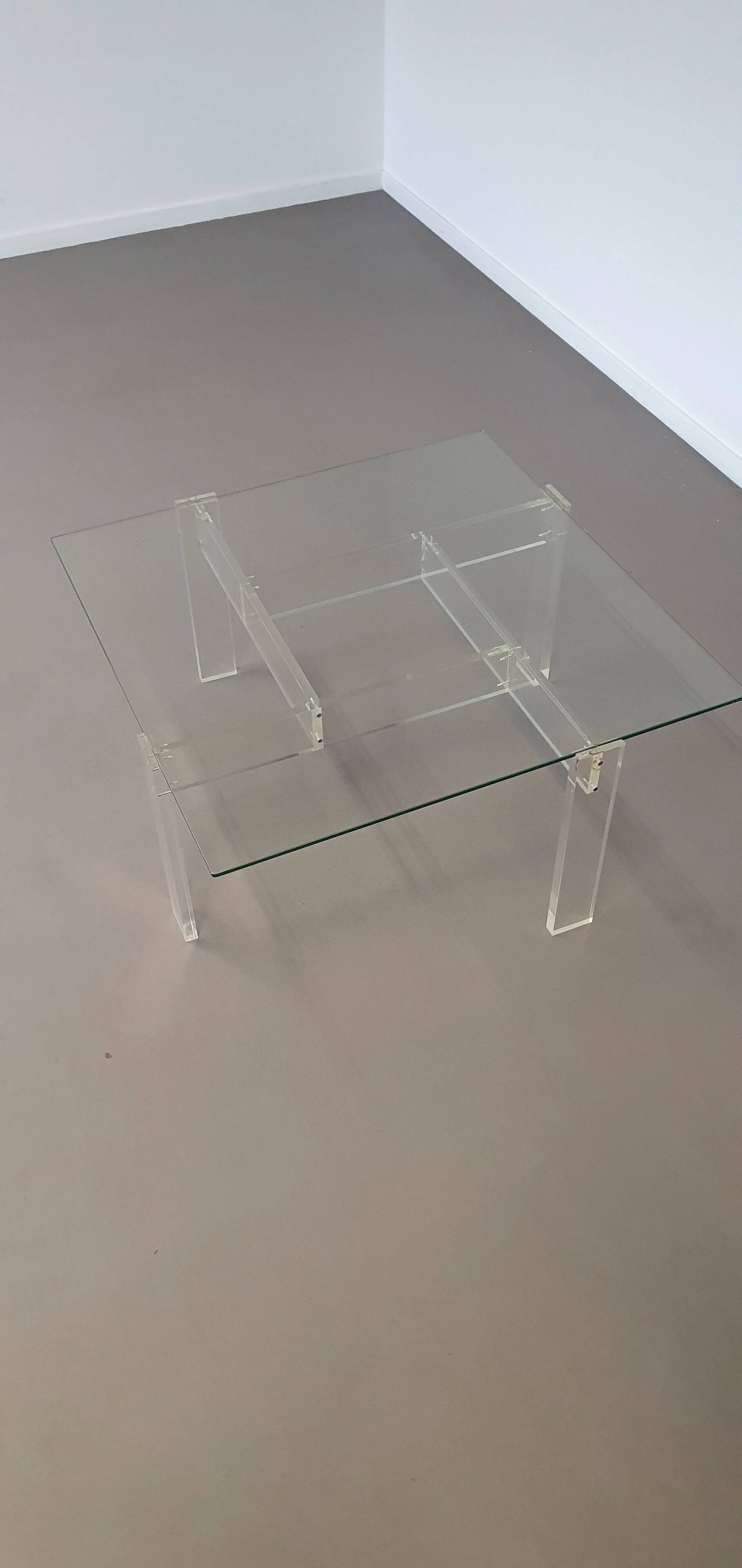 Table basse vintage de Swart. En verre acrylique avec plateau en verre.