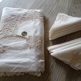 Embroidered tablecloth and 12 old linen towels 260 out of 165