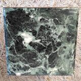 Pull-out tables in gilded metal and green marble – 60s/70s