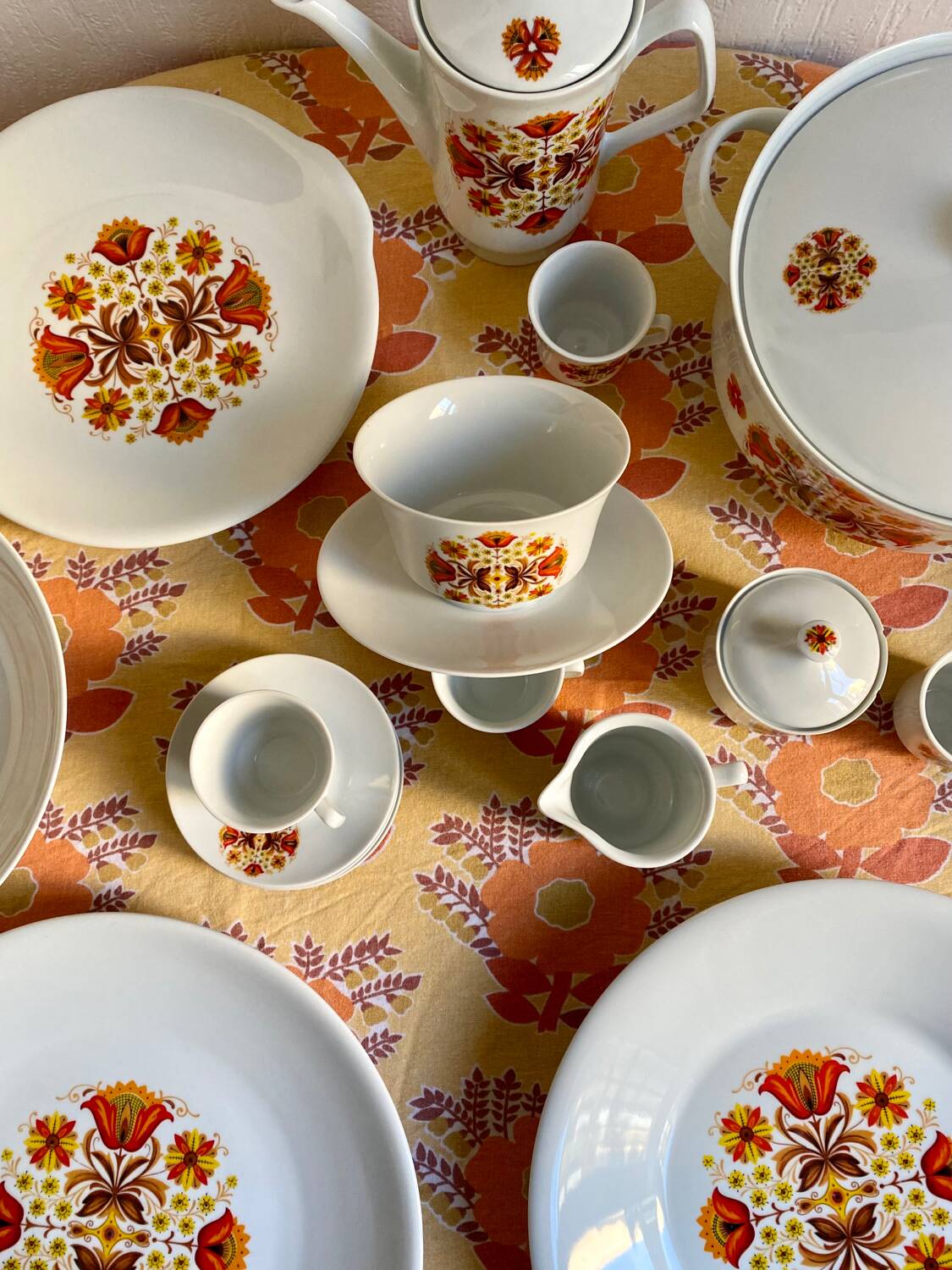 Seventies porcelain service