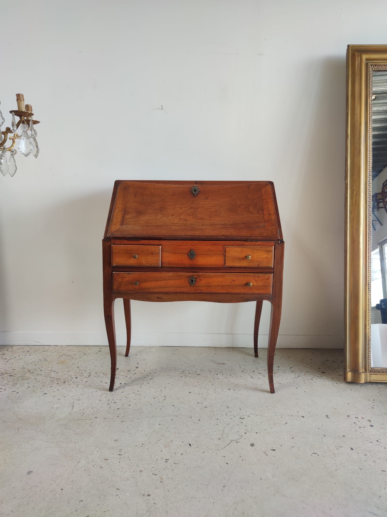 Bureau de pente en bois naturel