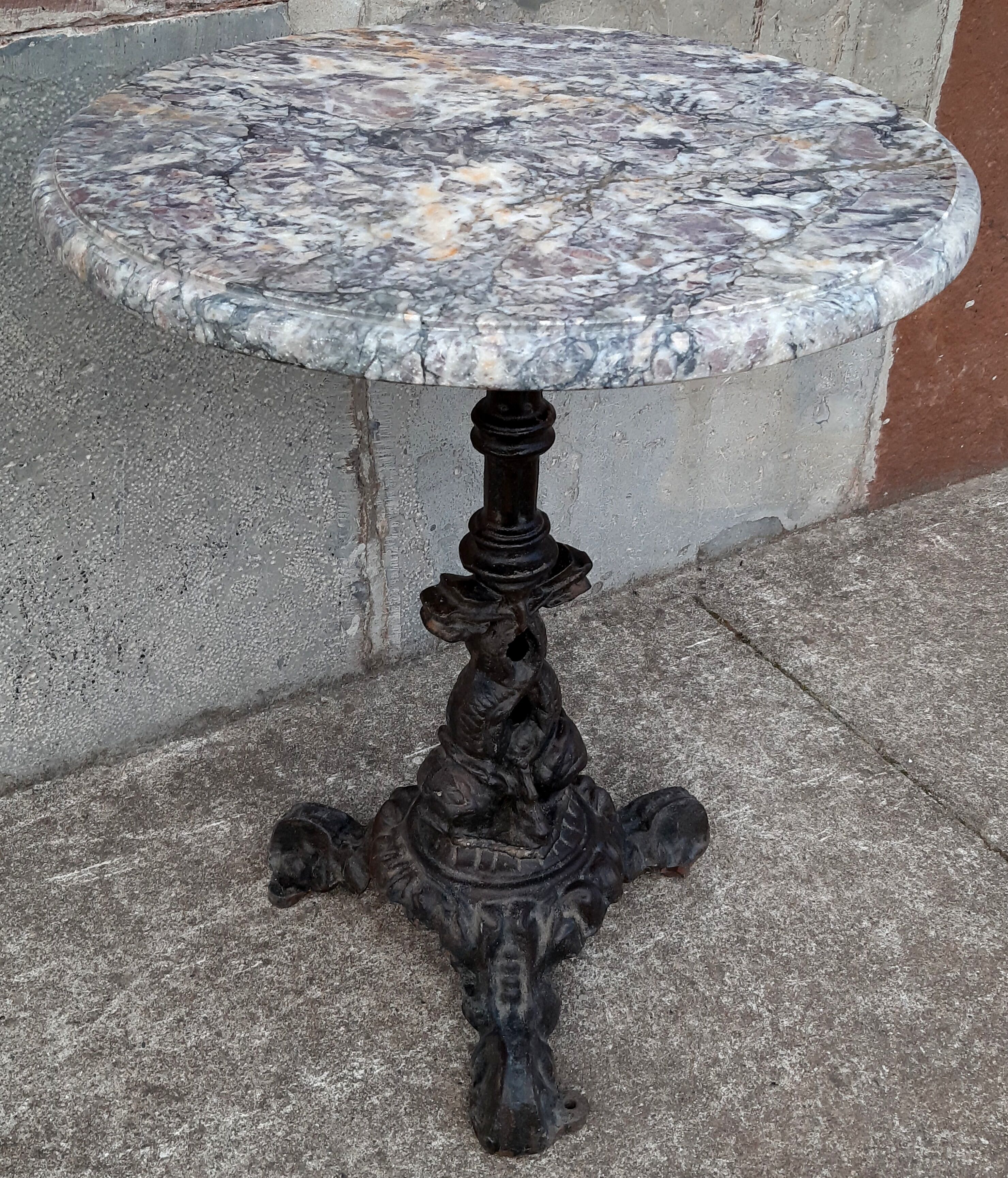 Pedestal table cast iron, marble top