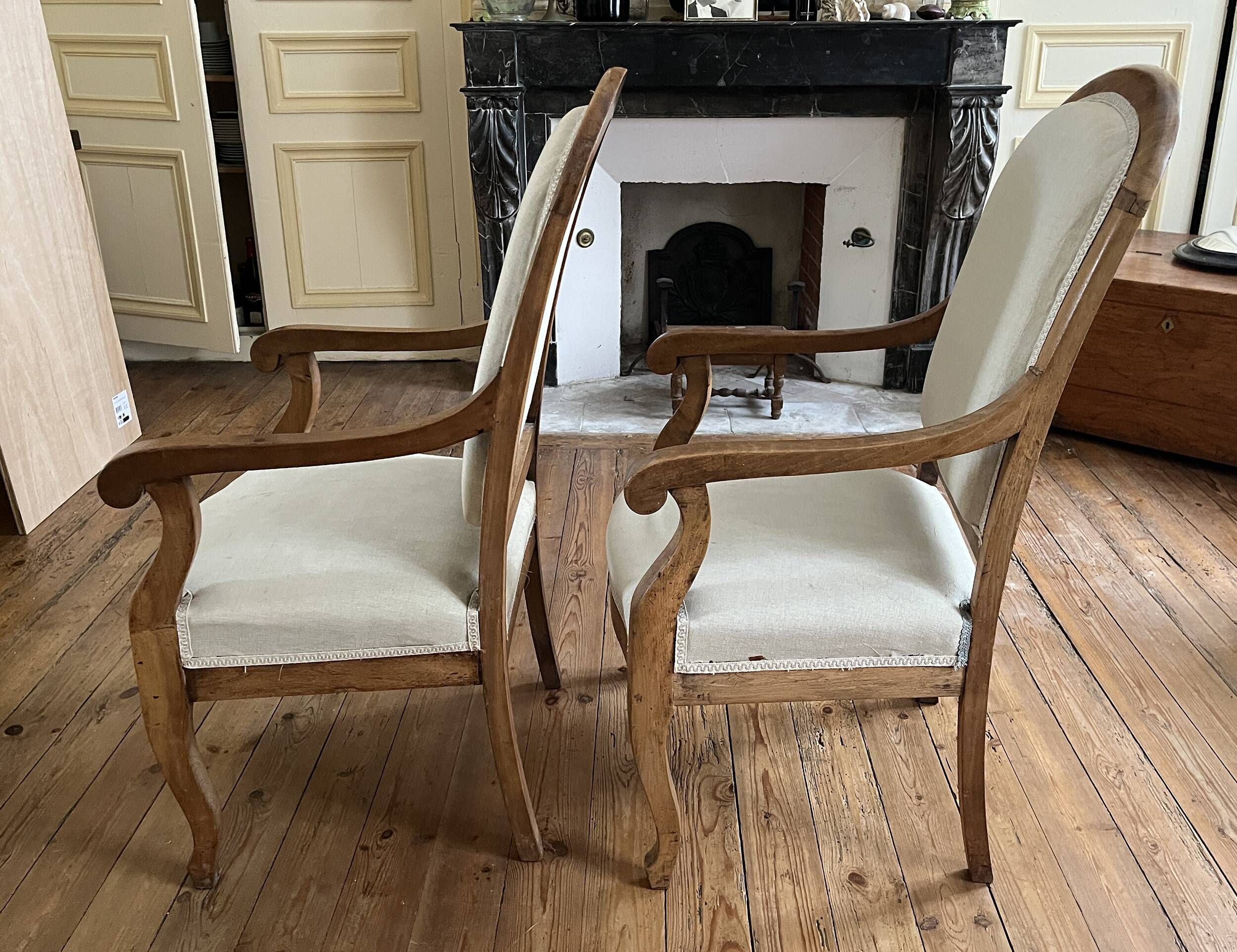 Paire de fauteuils restauration