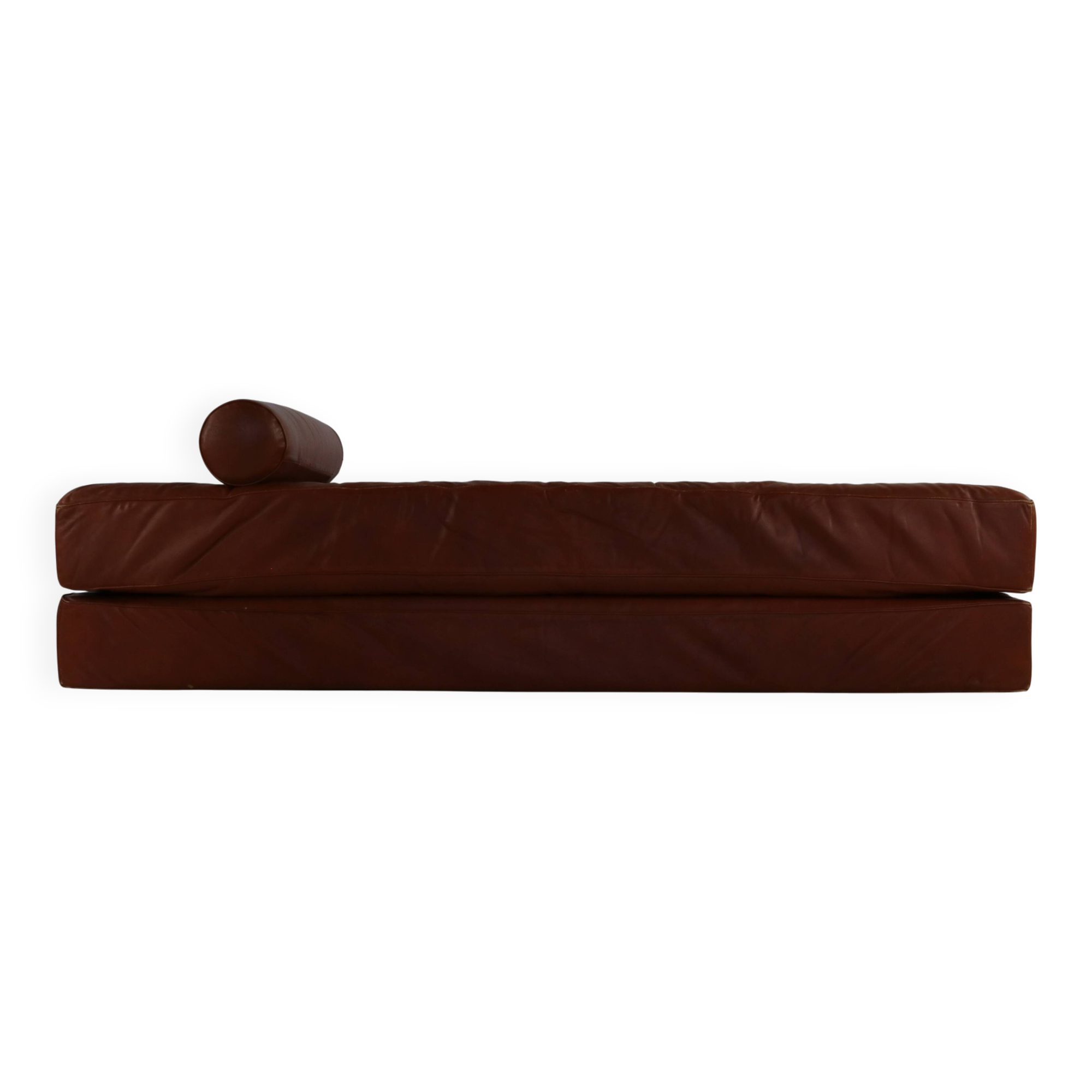 Scarce dutch design all leather daybed by Martin Visser for Spectrum Hollan