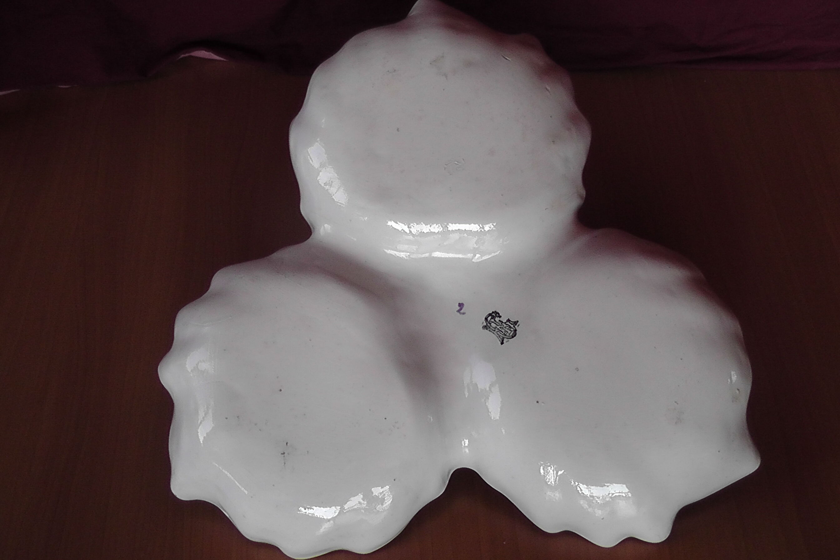 Trilobed beggar servant Gien XIX Century