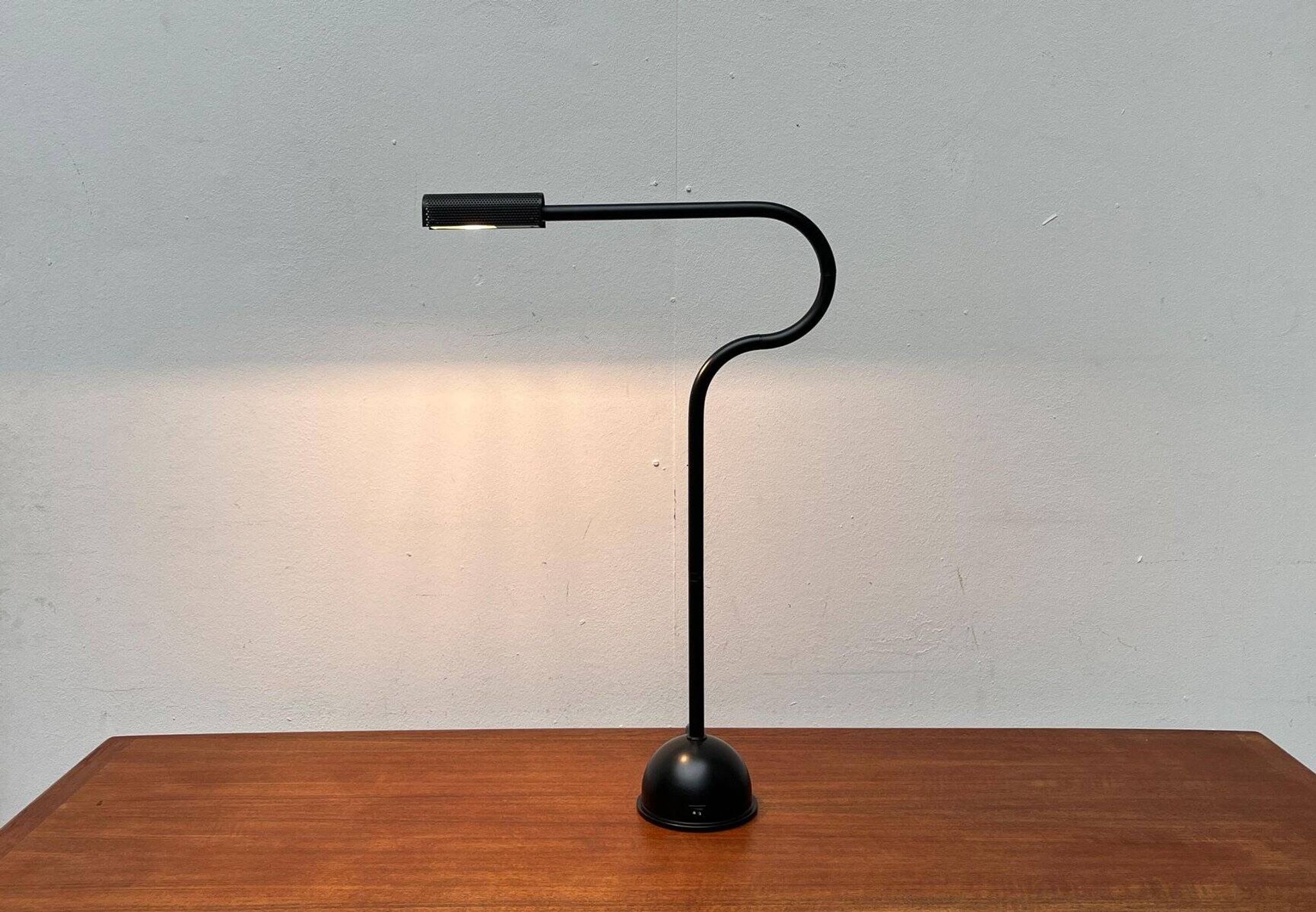 Lampe de table modèle Stringa postmoderne par Hans Ansems pour Luxo, années 1980