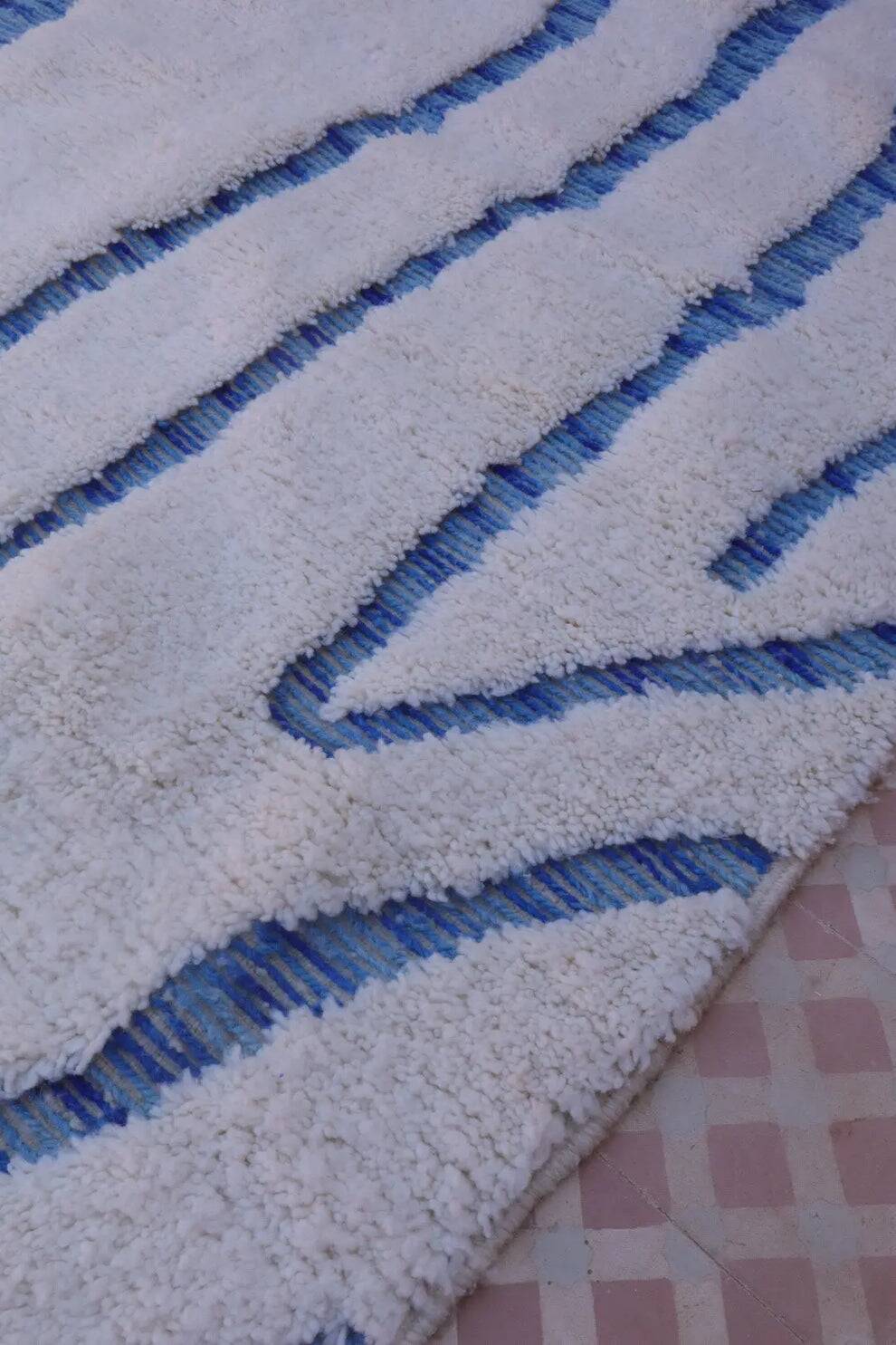 Azilal rug Traditional handwoven size 150 x 250 cm