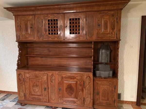 Buffet Suisse début XIXème en Noyer et Marqueterie Géométrique