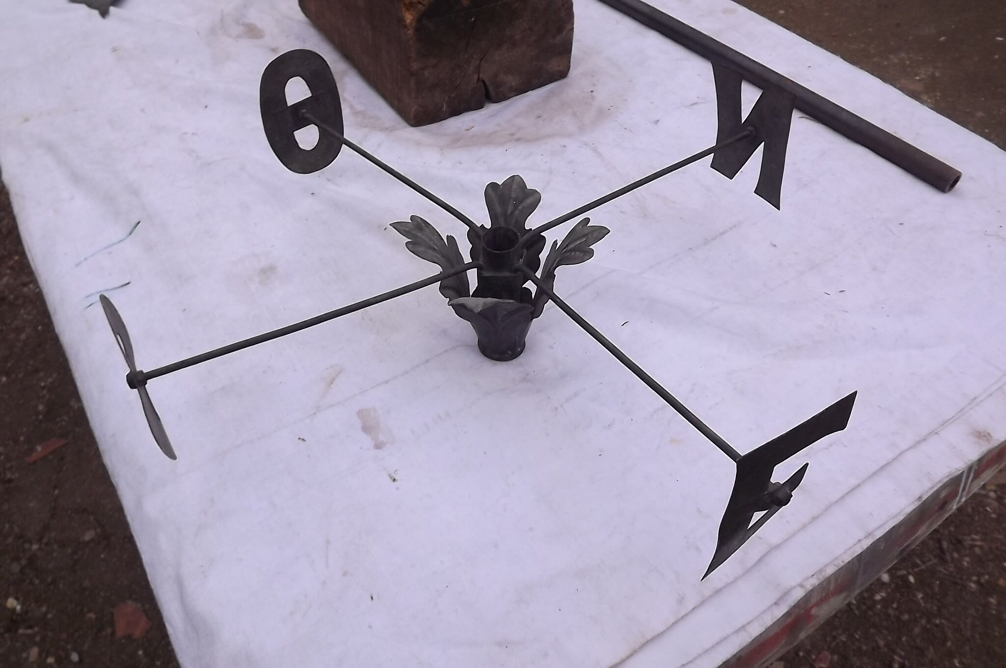 Metal and zinc weather vane, decor a l'attelage charette