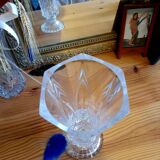 Free-standing glass vase