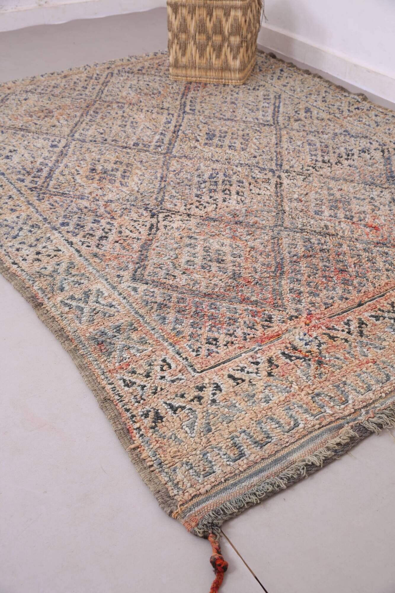 Vintage Moroccan Beni Mguild Rug 194 x 270 cm - Berber Wool Rug Handmade