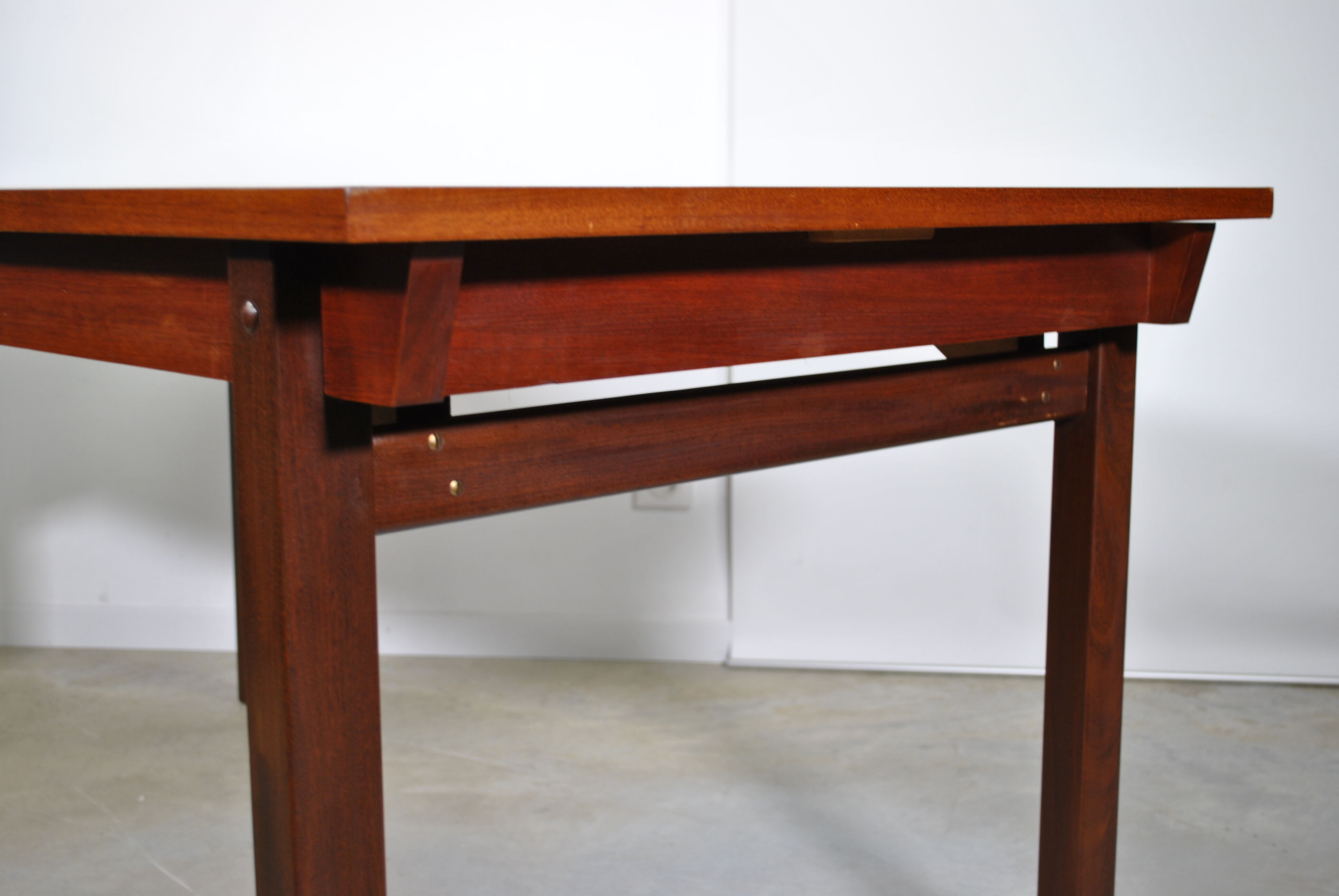 Extendable dining table in 1970 teak