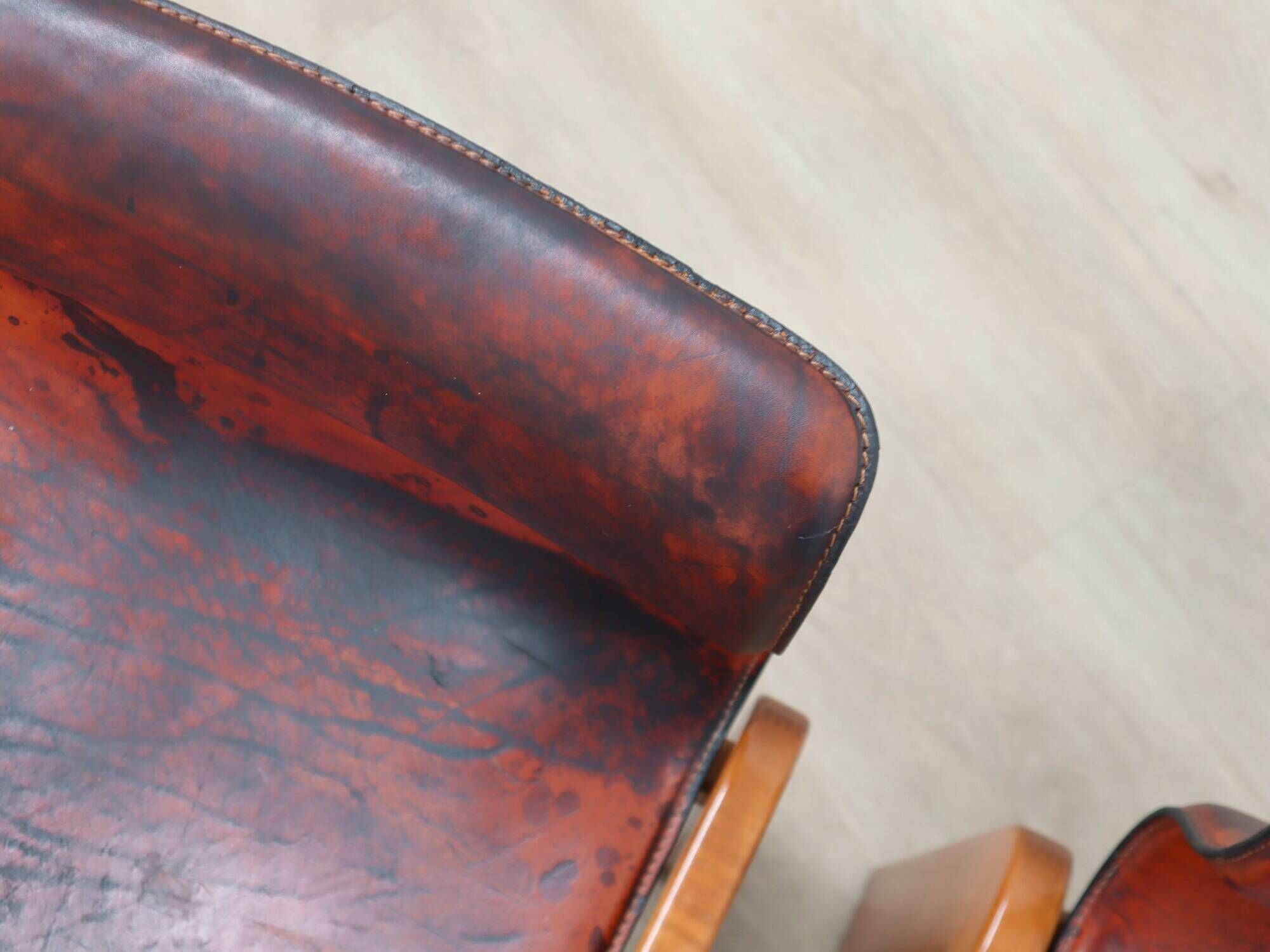Curved wooden and leather chairs by Afra and Tobia Scarpa from the 1970s, set of 4.