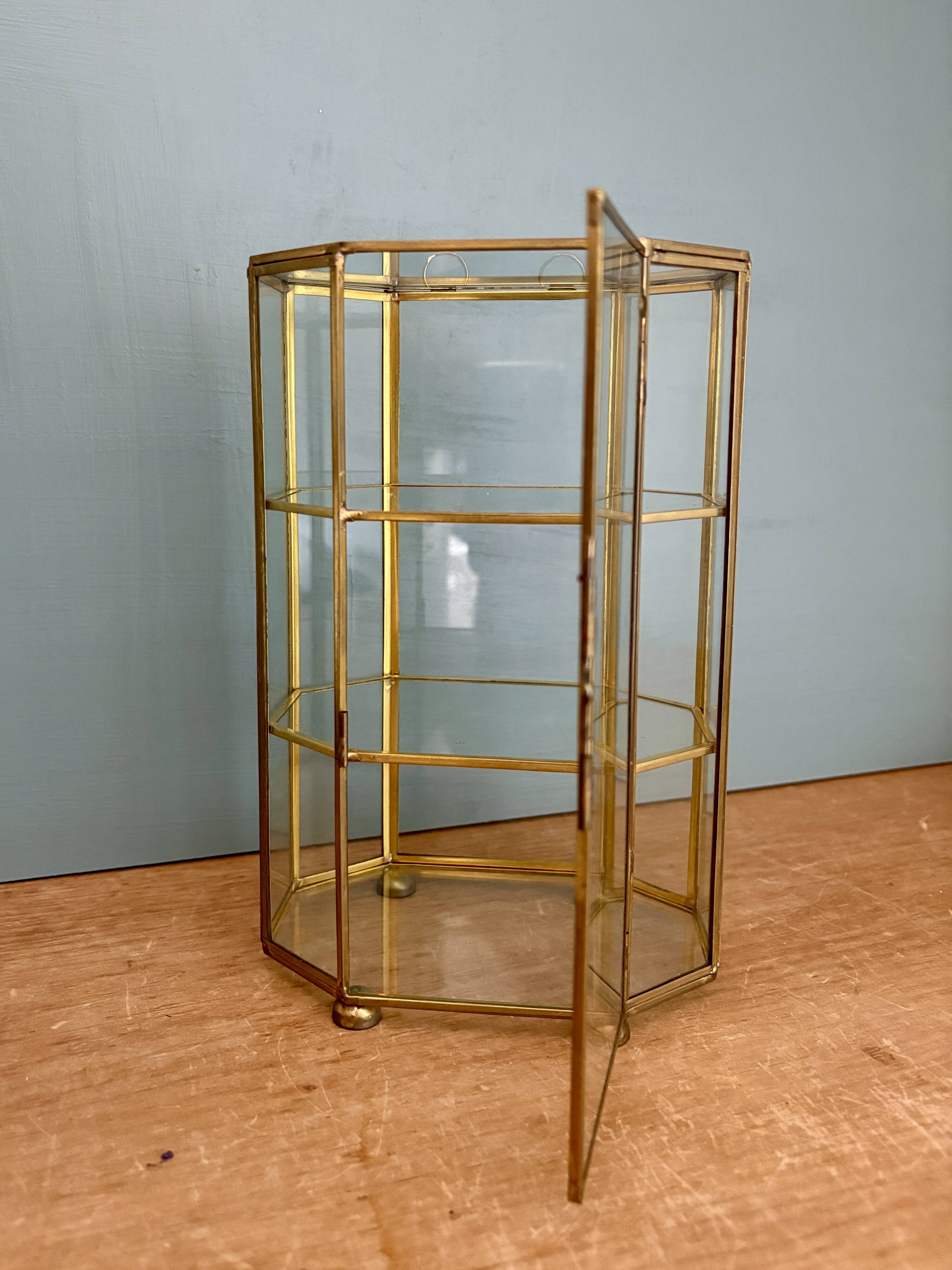 Vitrine vintage en verre et laiton