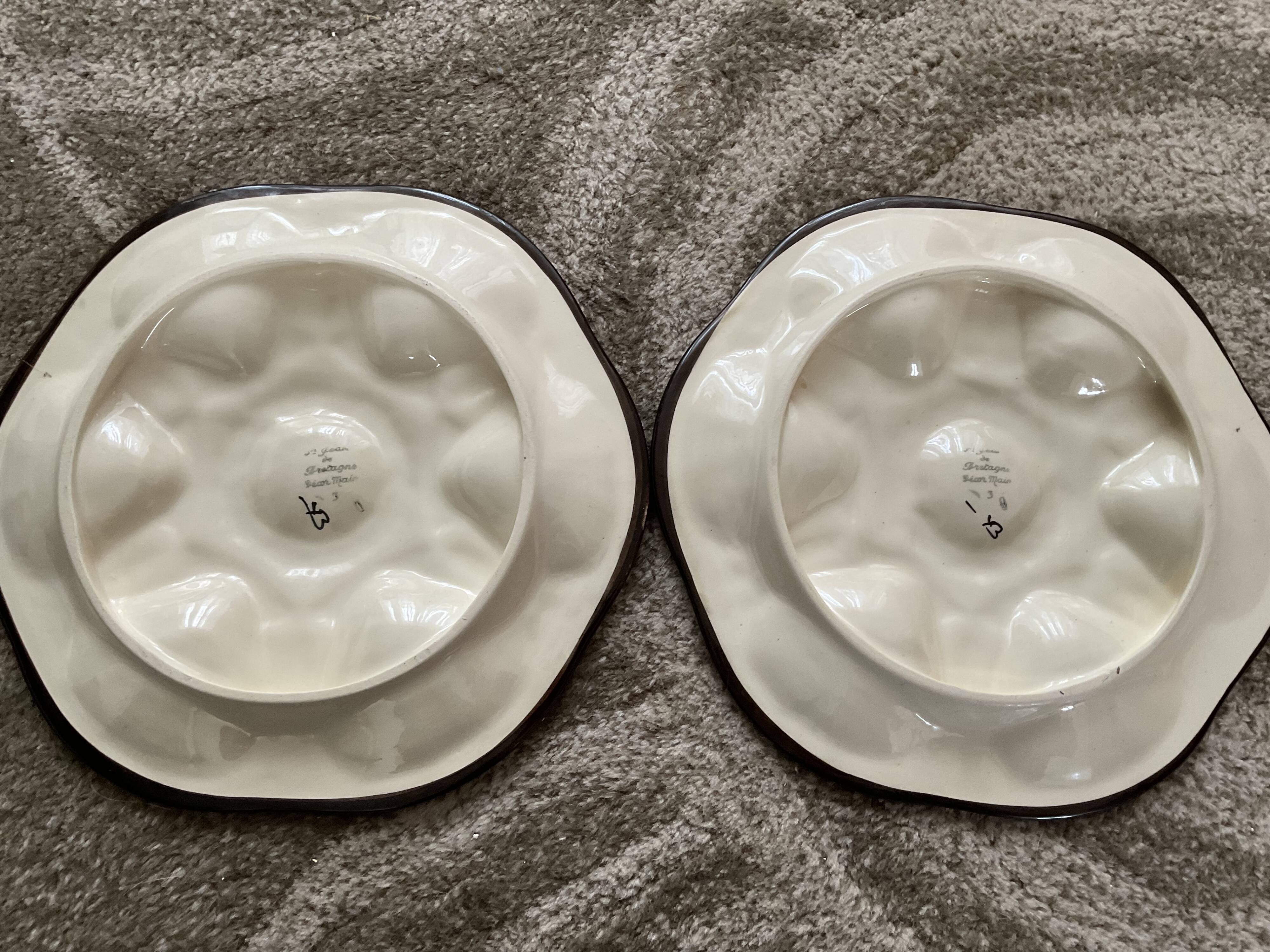 Deux assiettes à huîtres faïence Saint-Jean de Bretagne vintage motif peint à la main Quimper