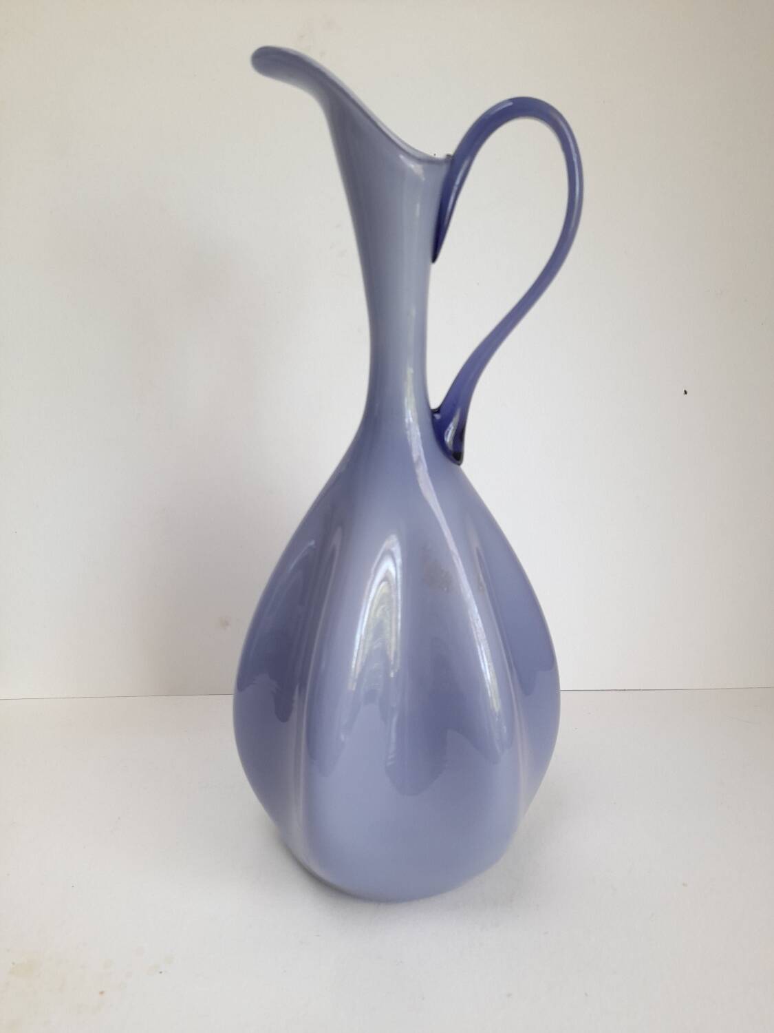 Super carafe en opaline couleur parme