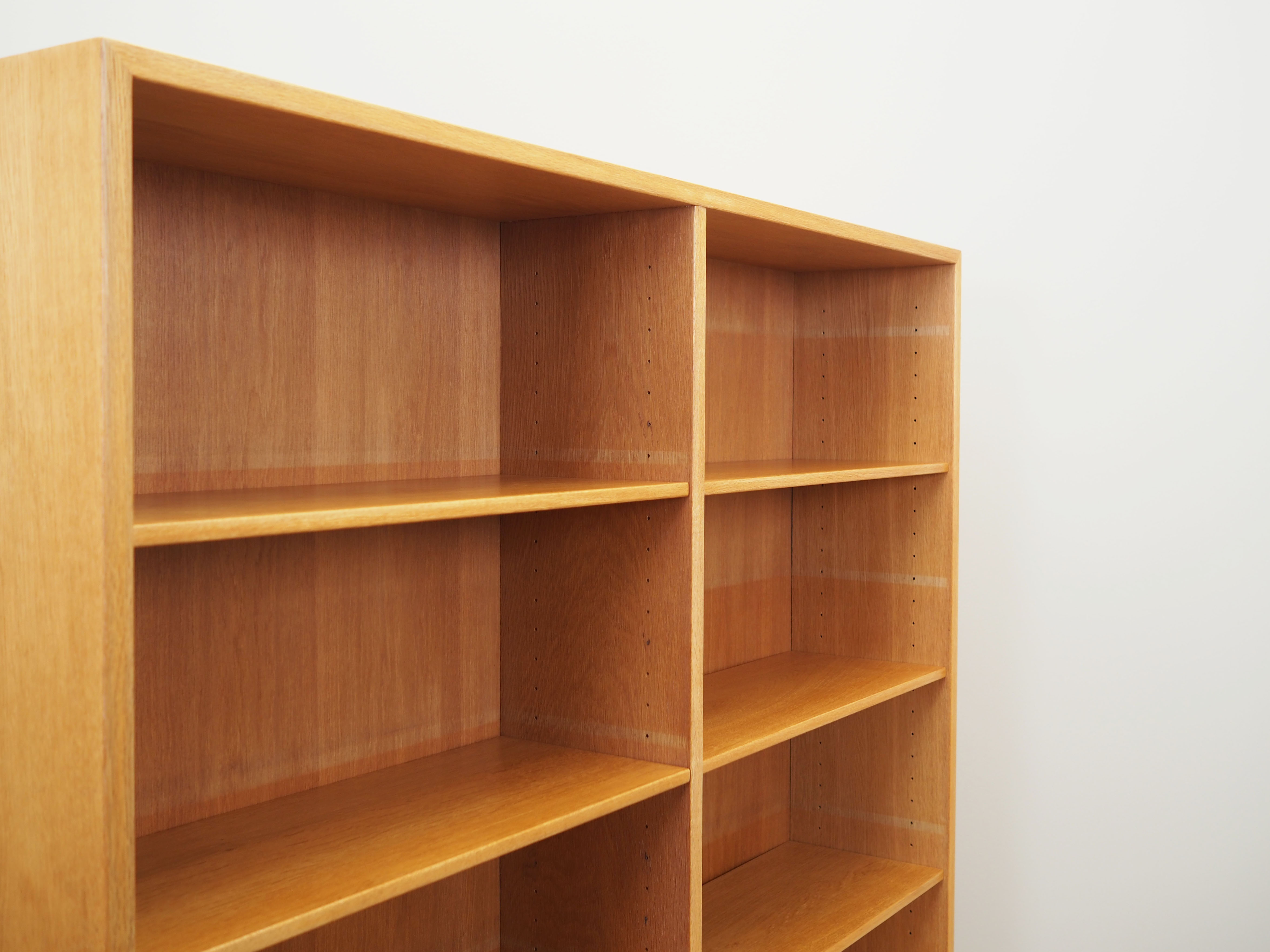 Bibliothèque en frêne, design danois, années 1960, designer: Børge Mogensen