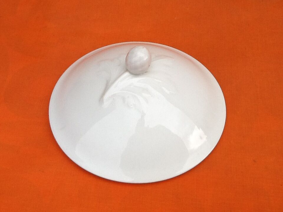 Soupière ancienne   Porcelaine blanche à décor de feuilles de chêne