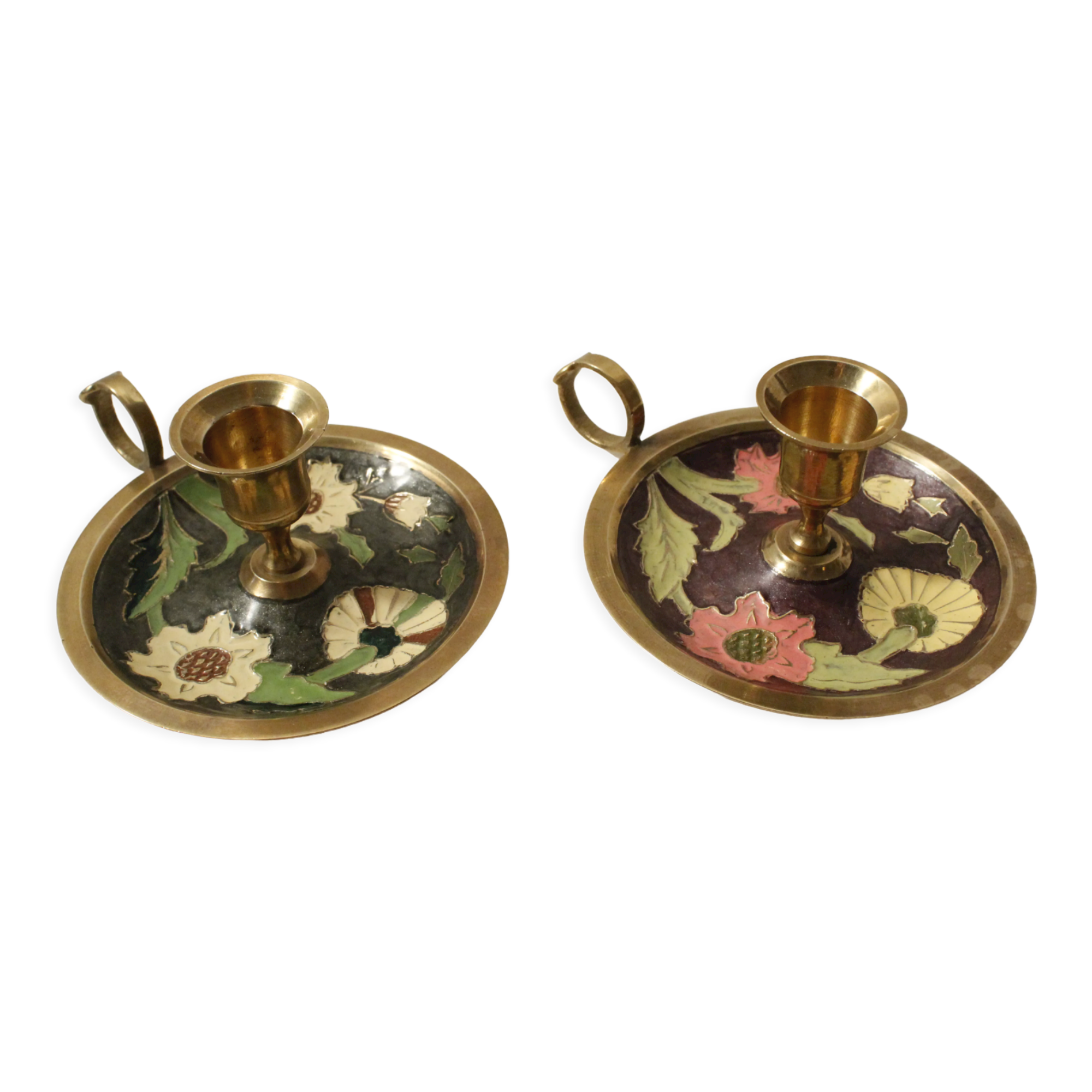 Set of 2 round golden metal candle holders and floral patterns