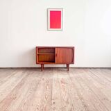 Petit buffet danois Mid-Century en teck par H.P. Hansen, années 1950