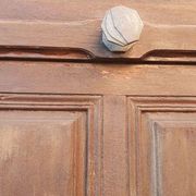 Porte d'entrée et son cadre imposte en verre translucide, début XXème