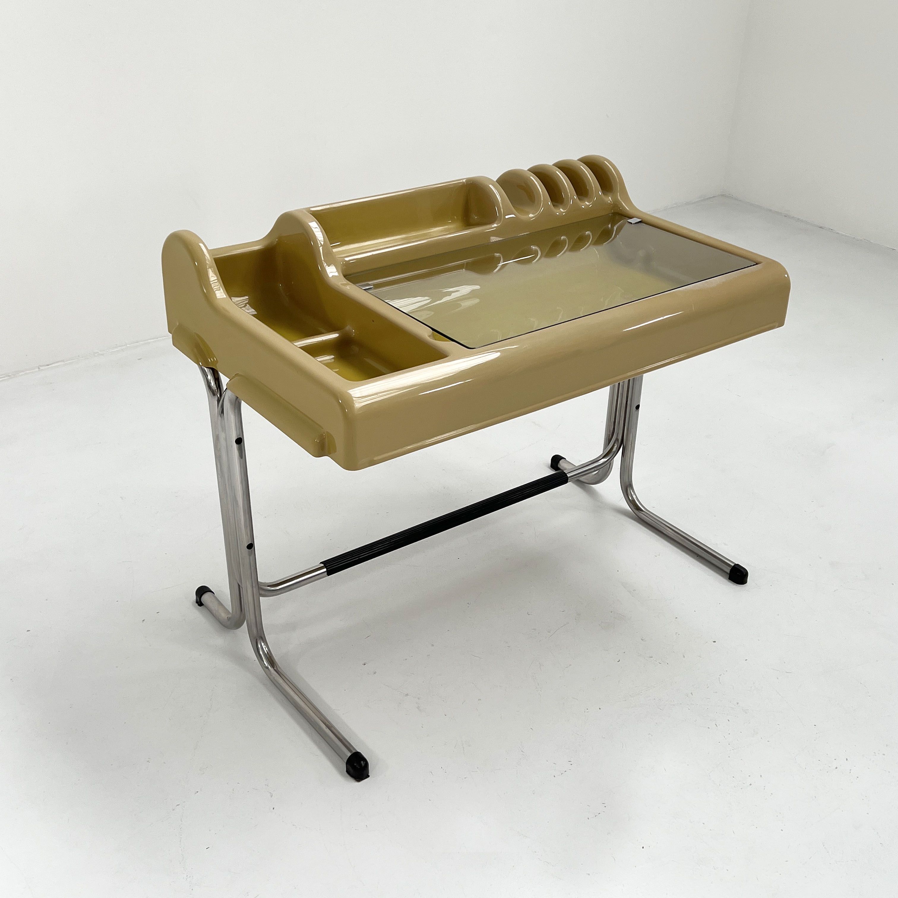 Orix Mustard desk by Vittorio Parigi & Nani Prina for Molteni, 1970