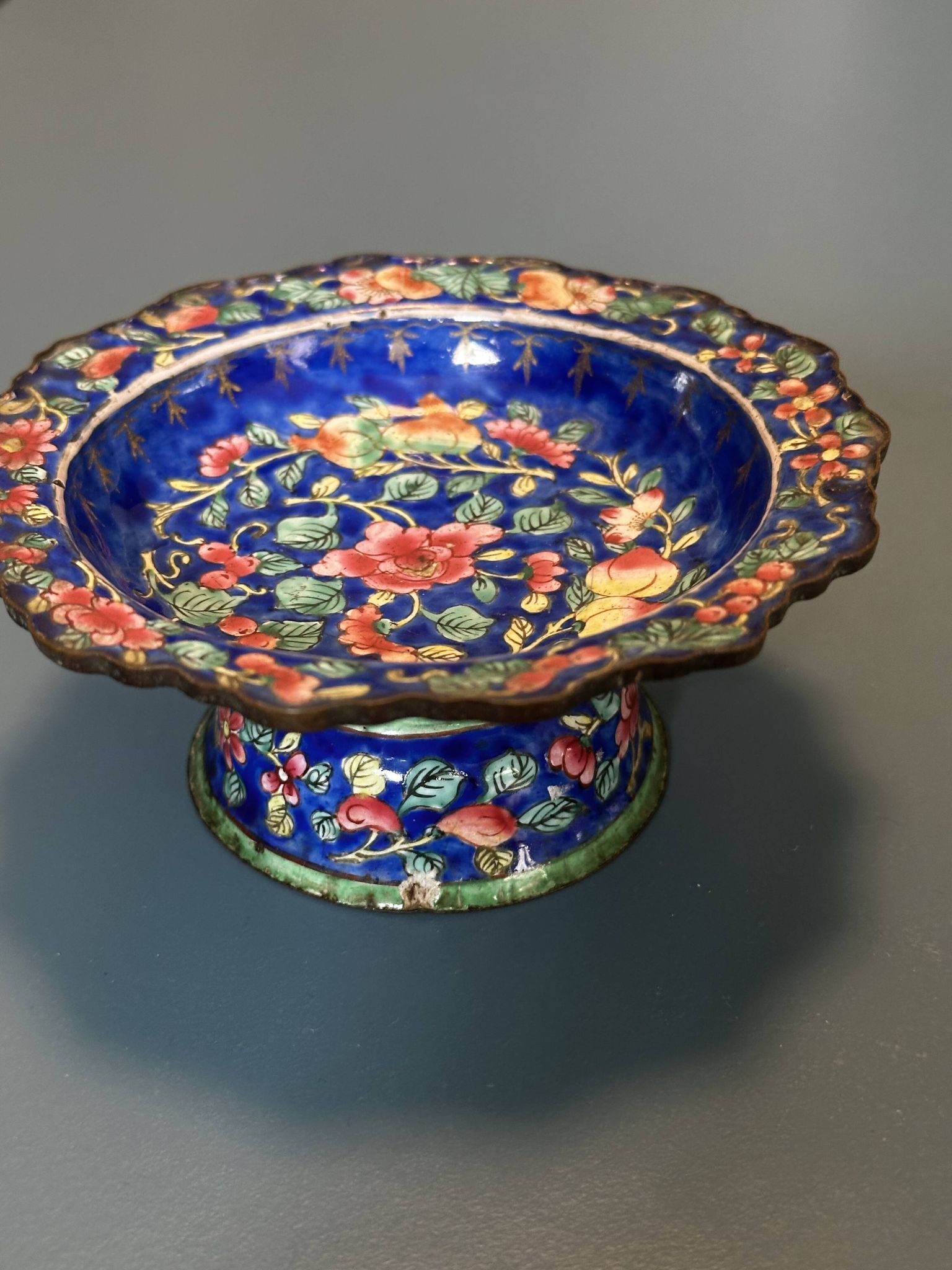 Pair of footed bowls in Canton enamel – China – floral decoration – F