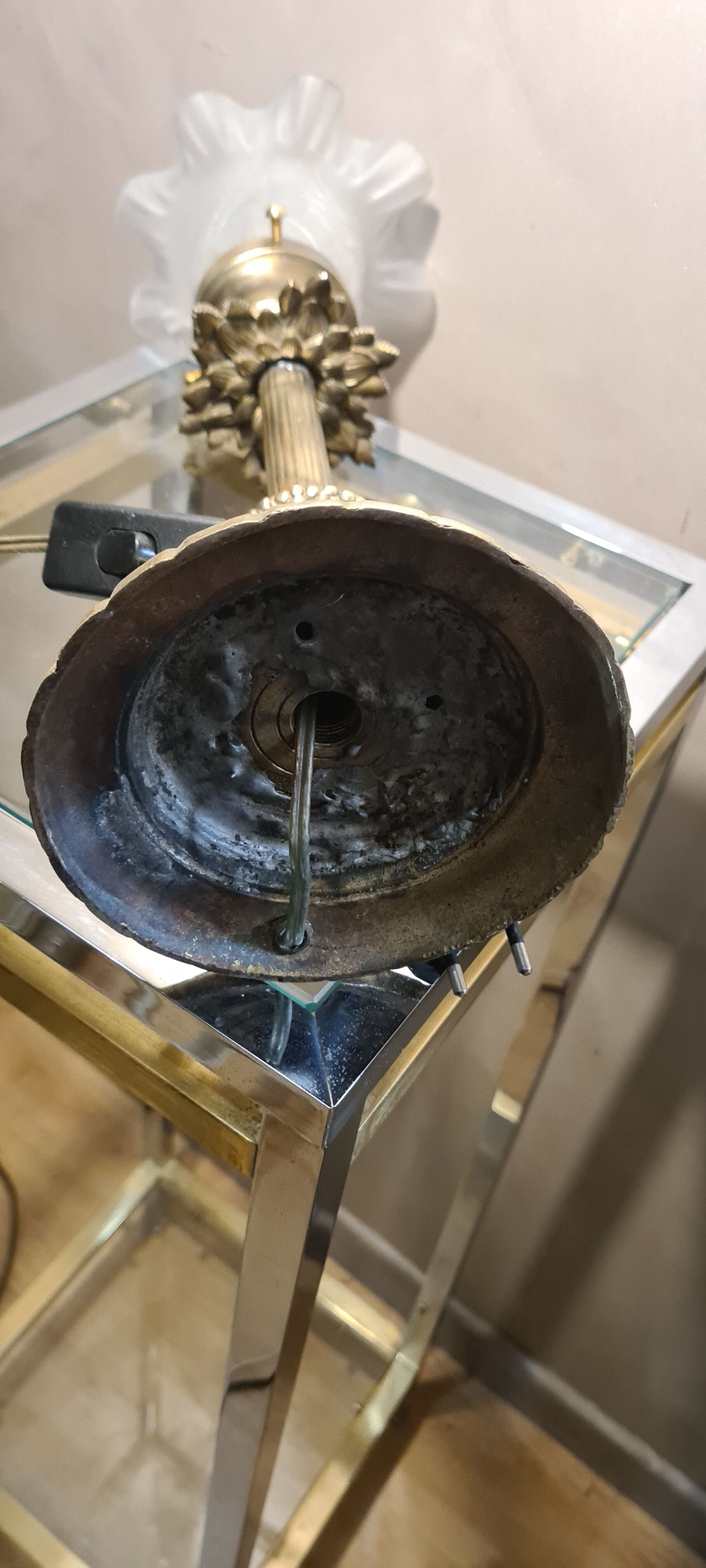 Lamp gilded bronze art nouveau, tulip blown glass with pattern