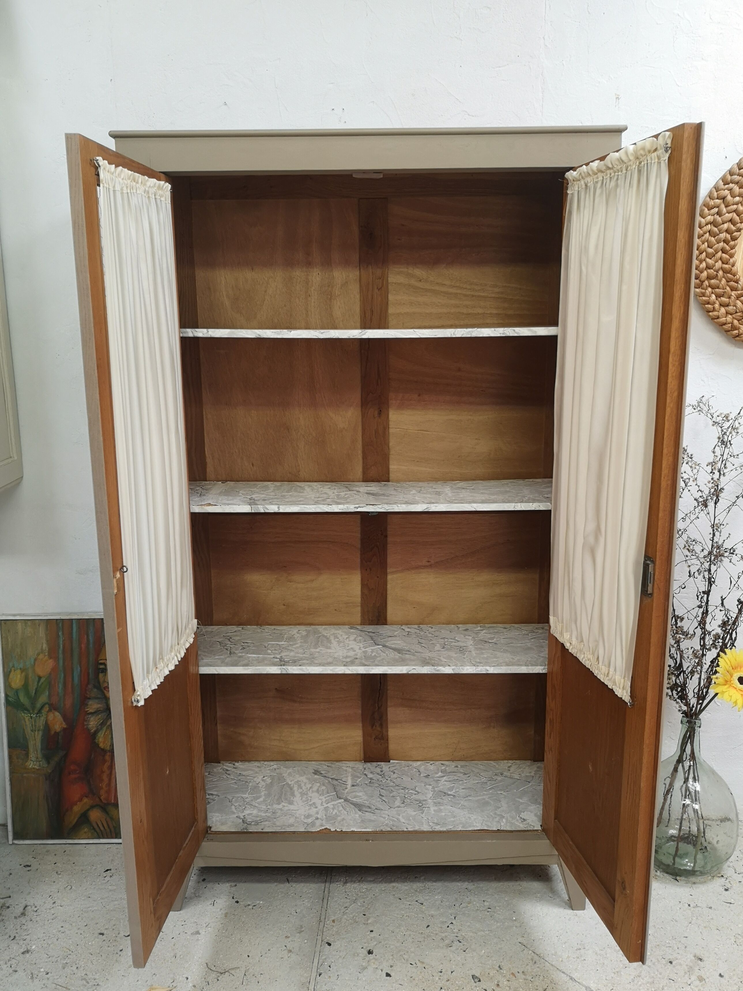 Showcase library cabinet linen patina gustavien shabby