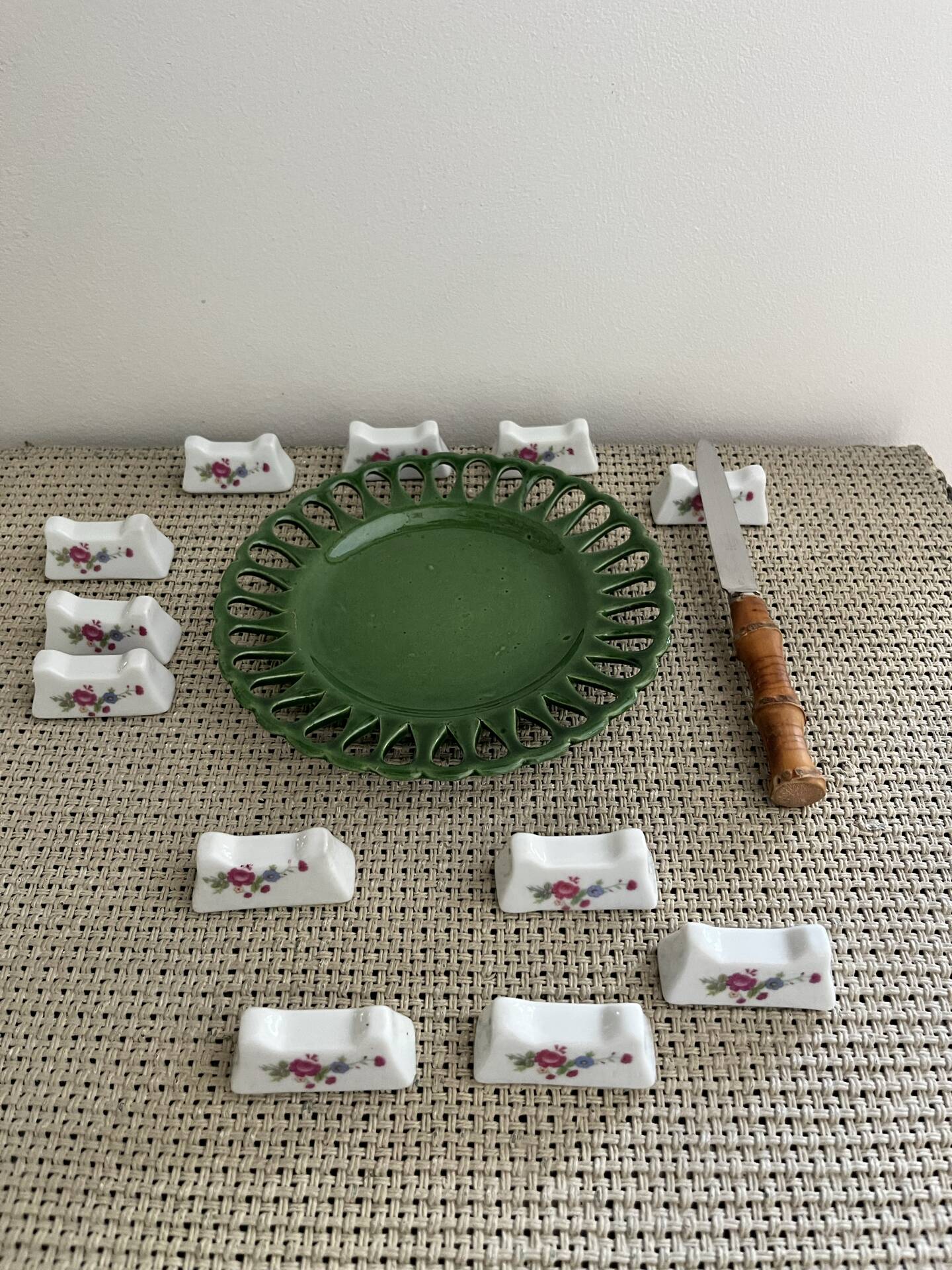 12 knife rests
