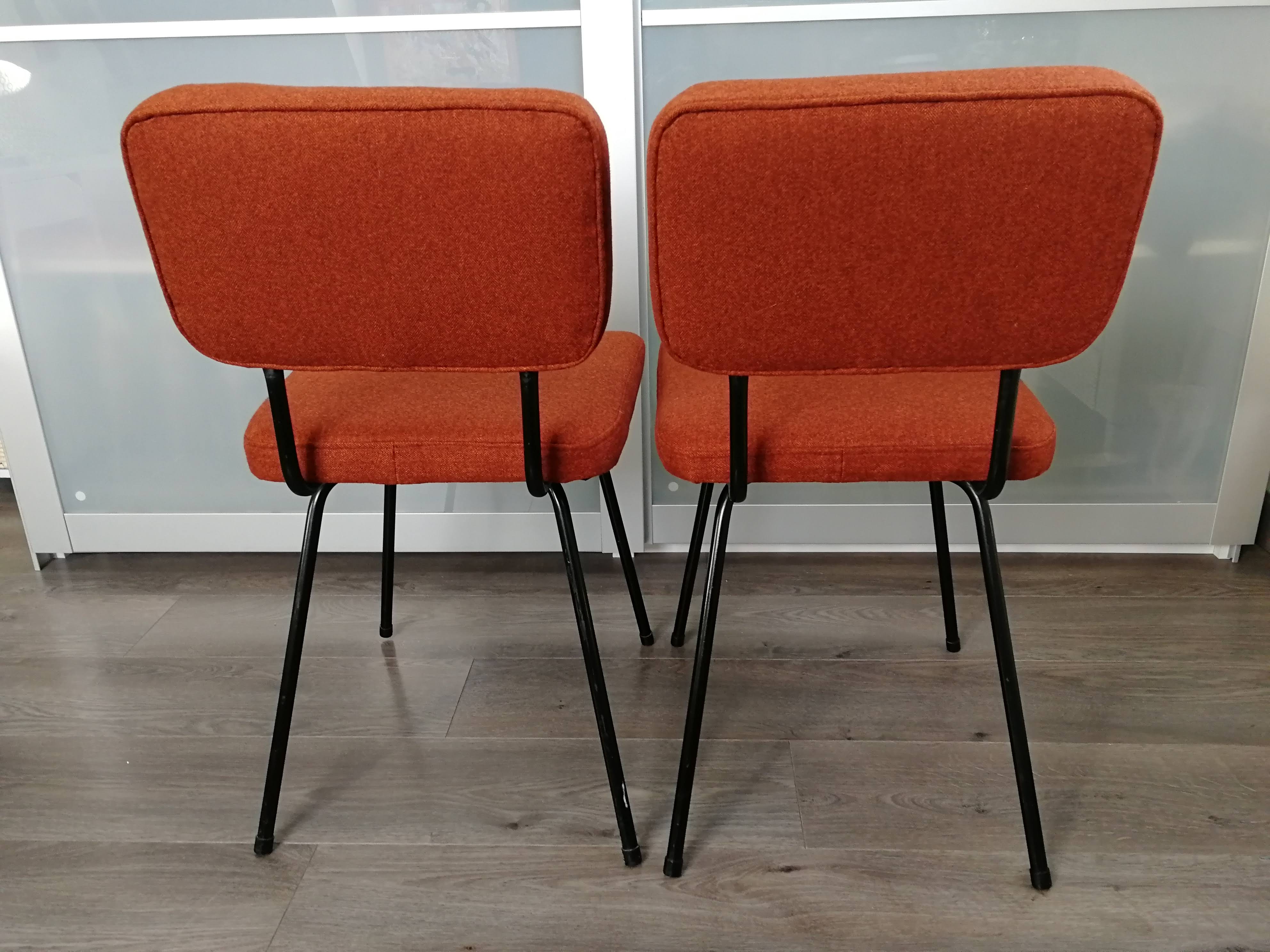 Paire de chaises C57 par Paul Geoffroy édition Airborne