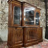 Projection bookcase in flamed mahogany from the 19th century