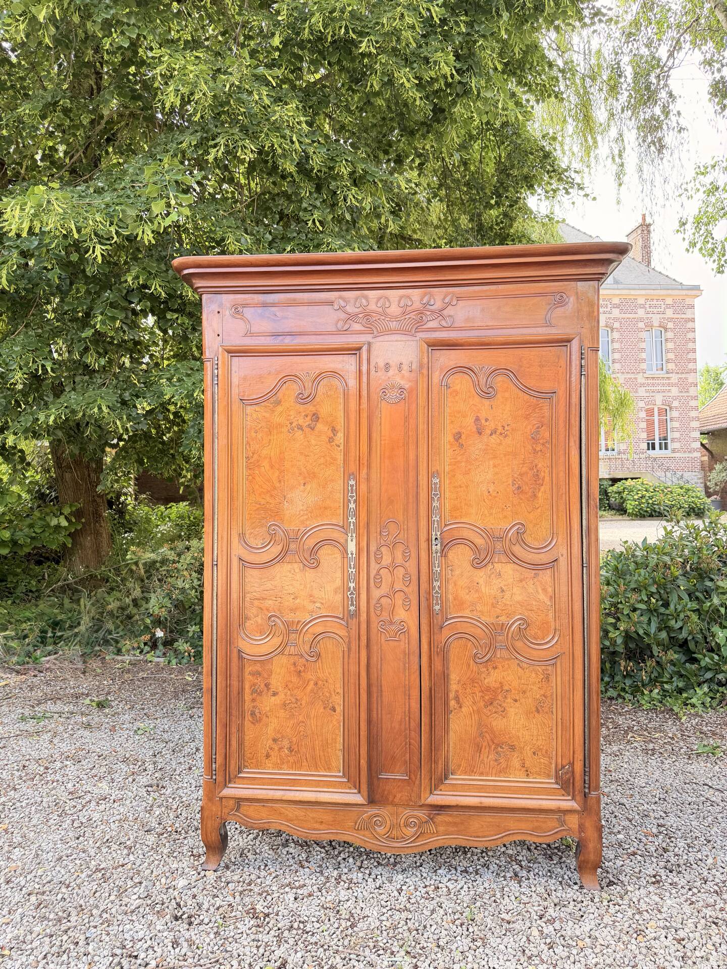 Bressane wardrobe in walnut in Louis XV style, 19th century.