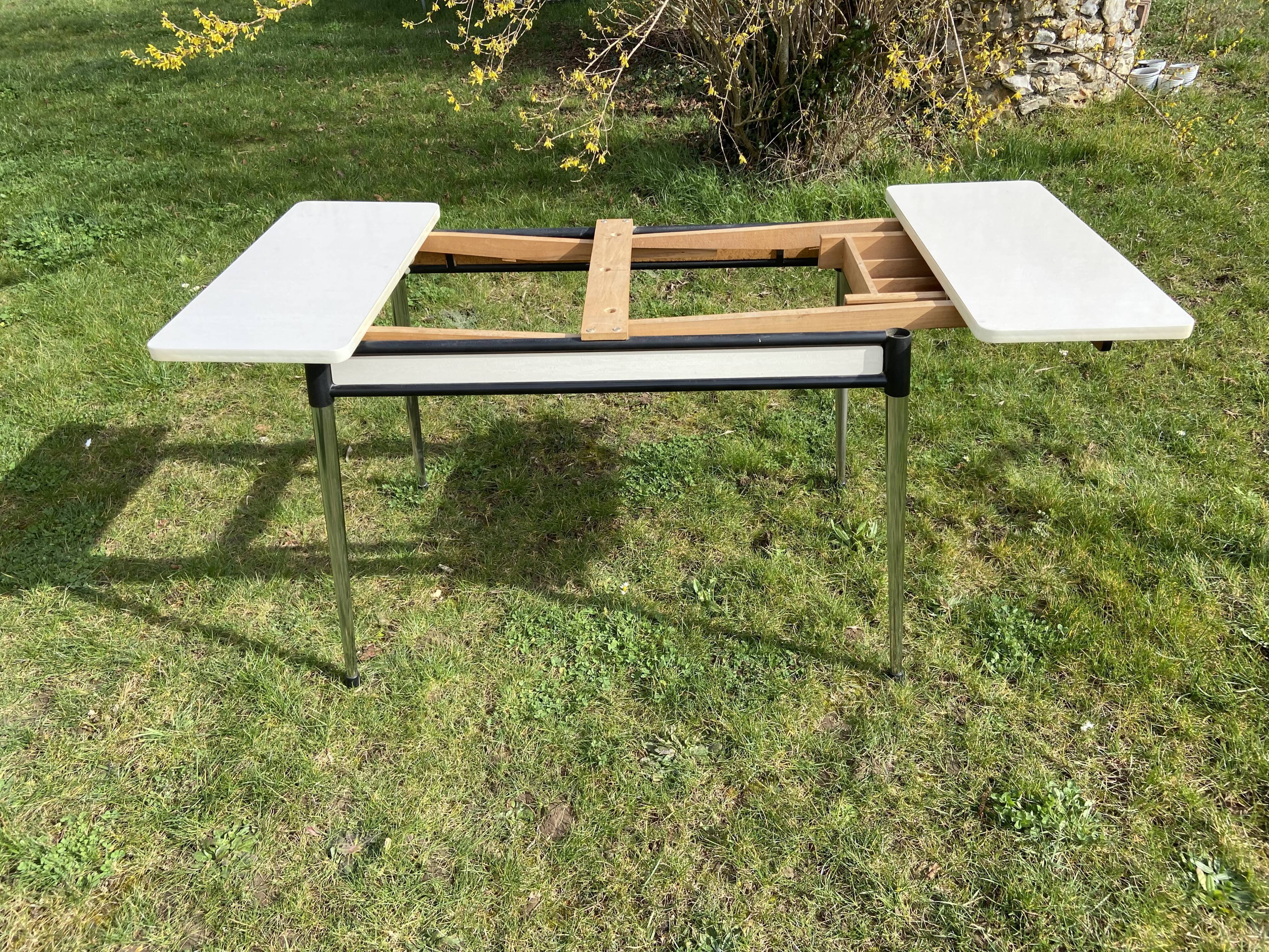 Formica table with 4 chairs