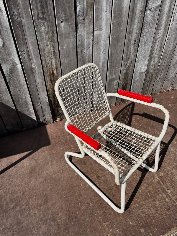 Vintage chair in steel wire on sled base, 1970s