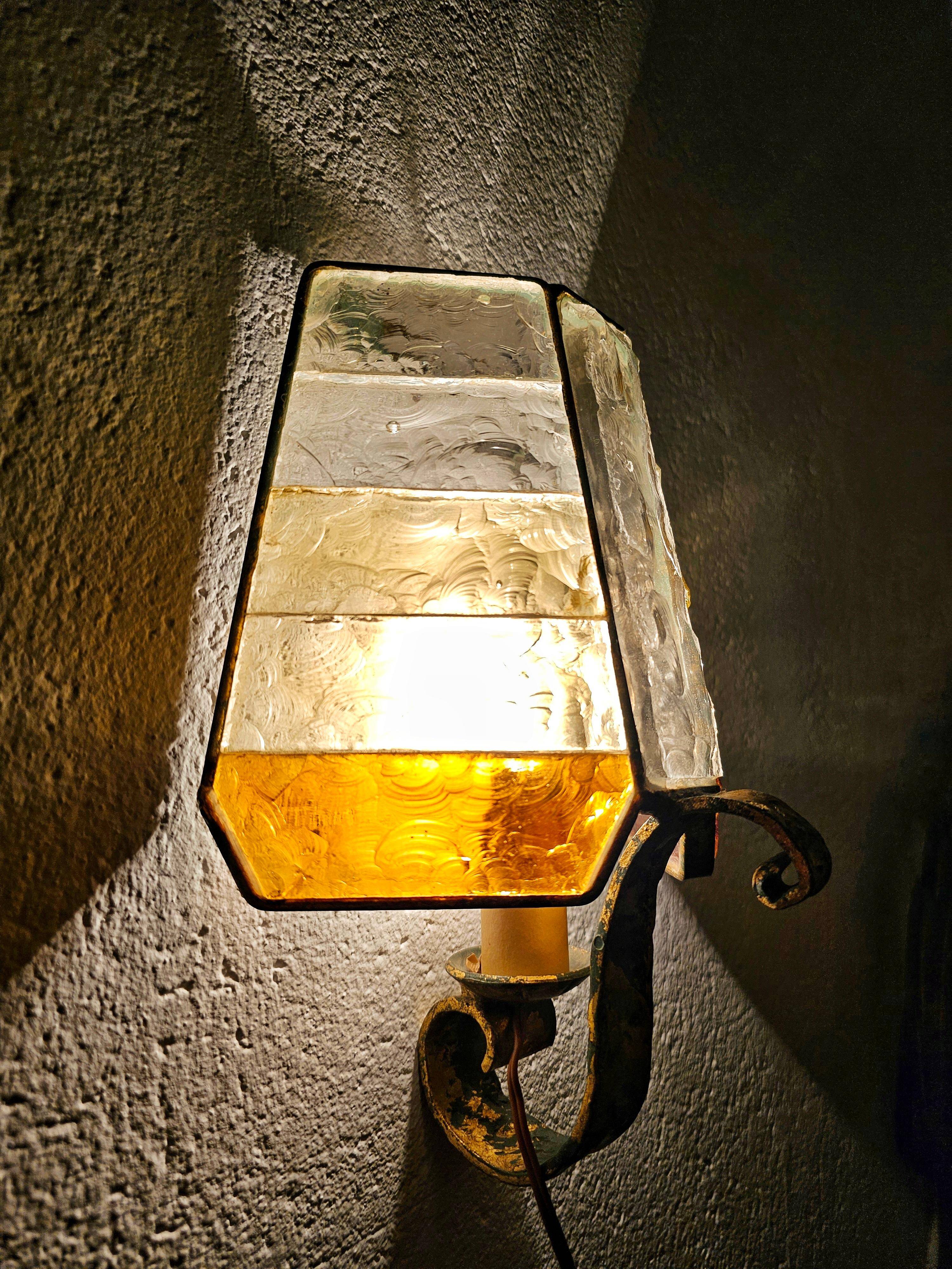 Brutalist pair of wall sconces in hammered glass by Longobard 1970.