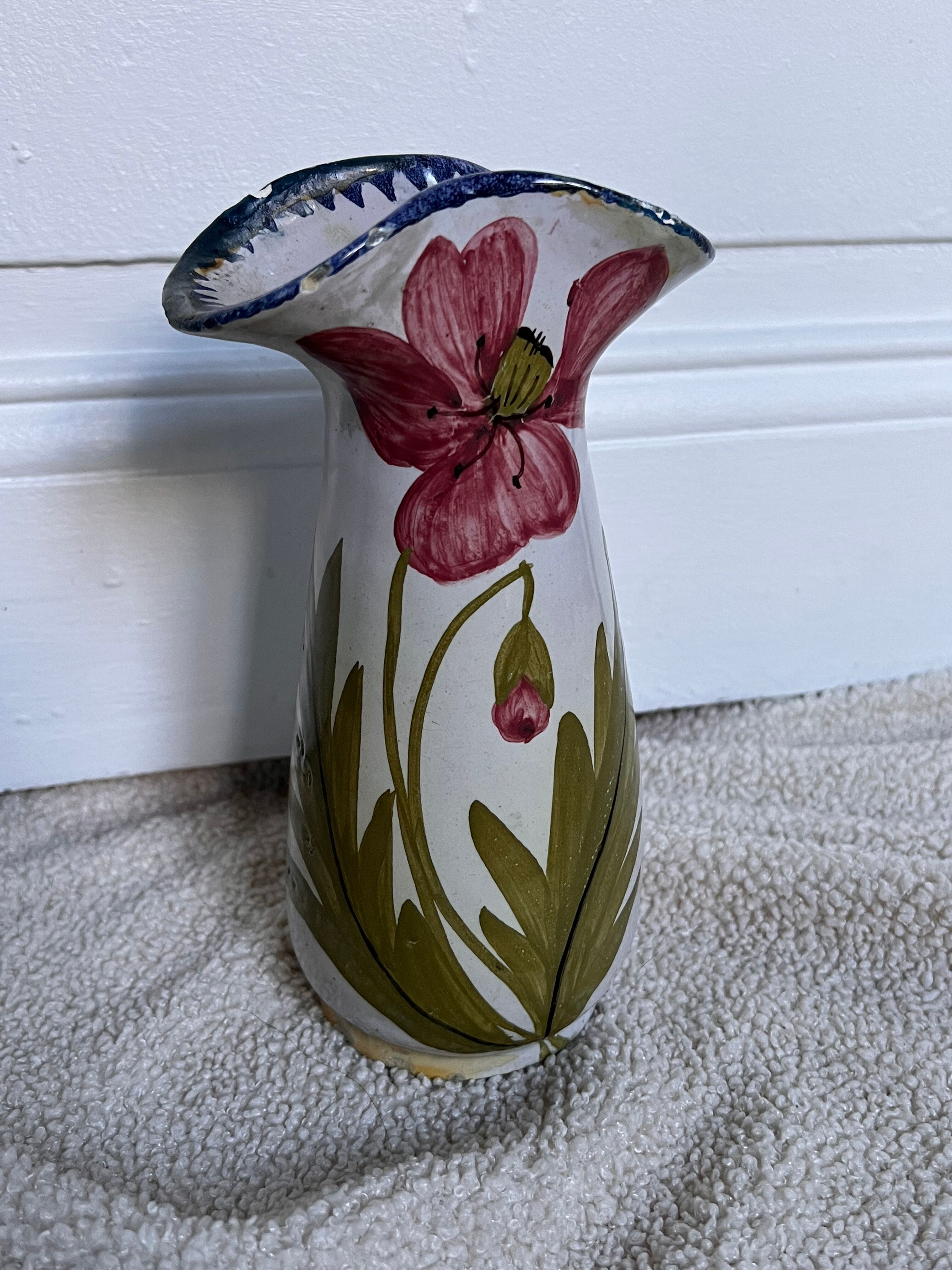 Vase with flower patterns