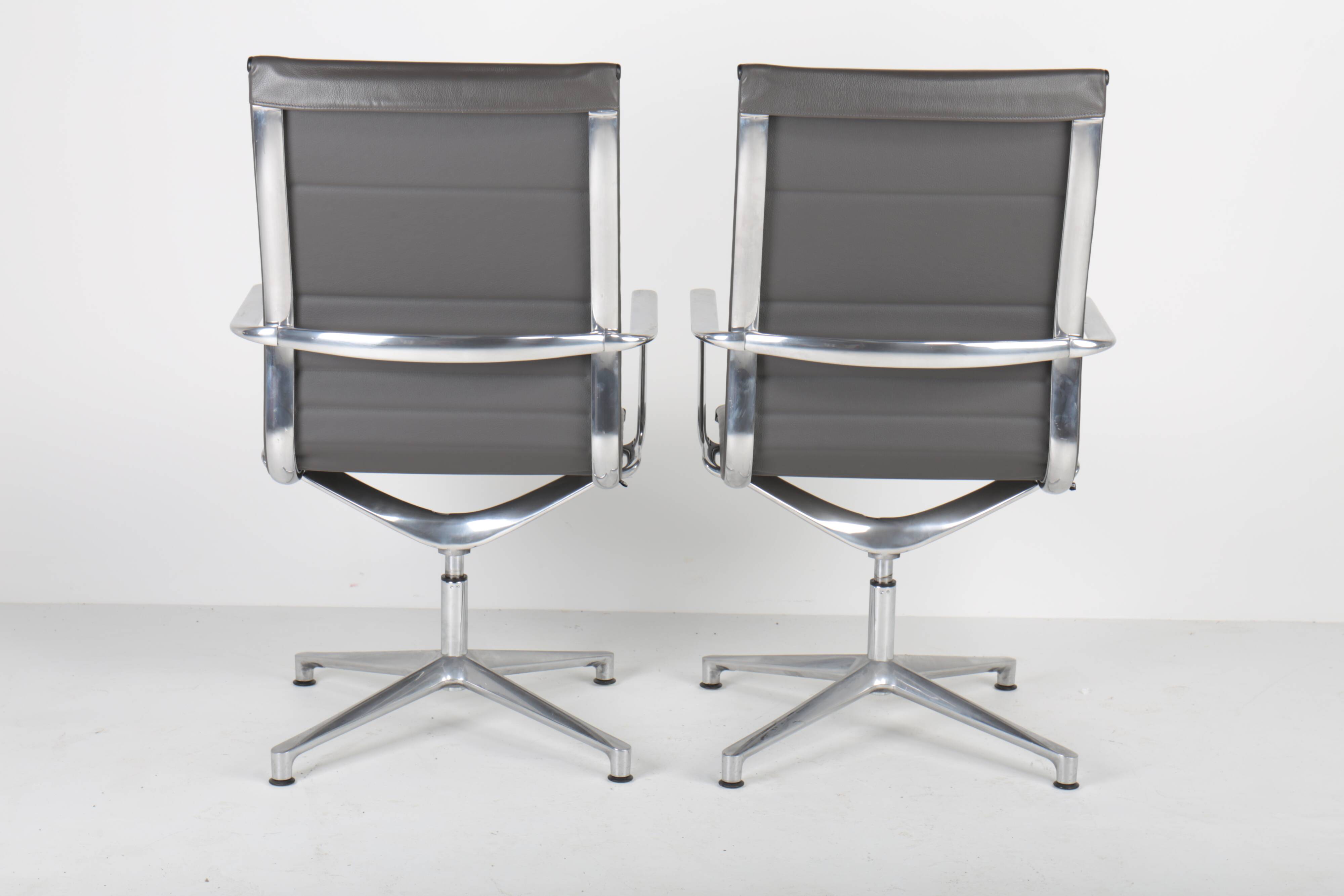 Paire de fauteuils de bureau ICF Una Chair Management