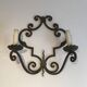 Paire d'importantes appliques décoratives en fer forgé