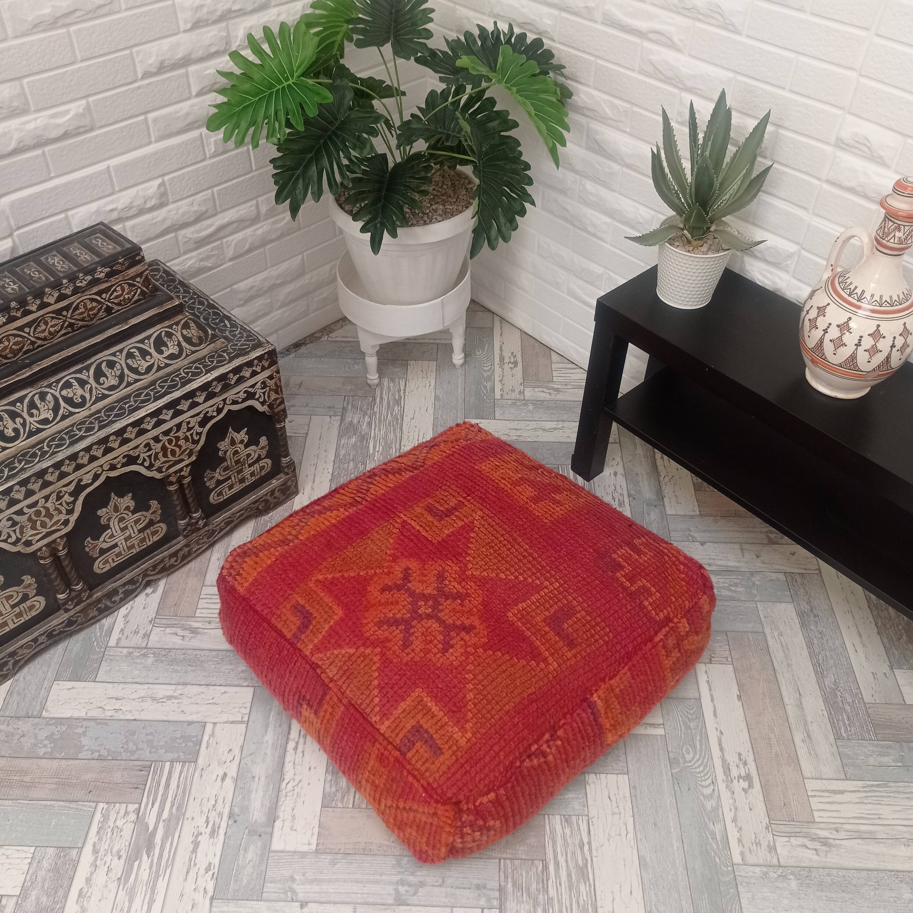 Handmade Berber pouf in wool 60 X 60 X 20 CM