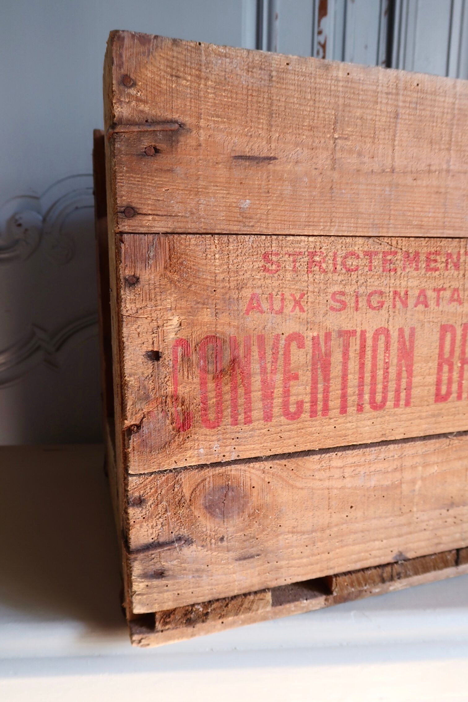 Wooden bottle locker box