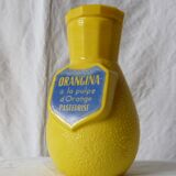 Pitcher carries straws