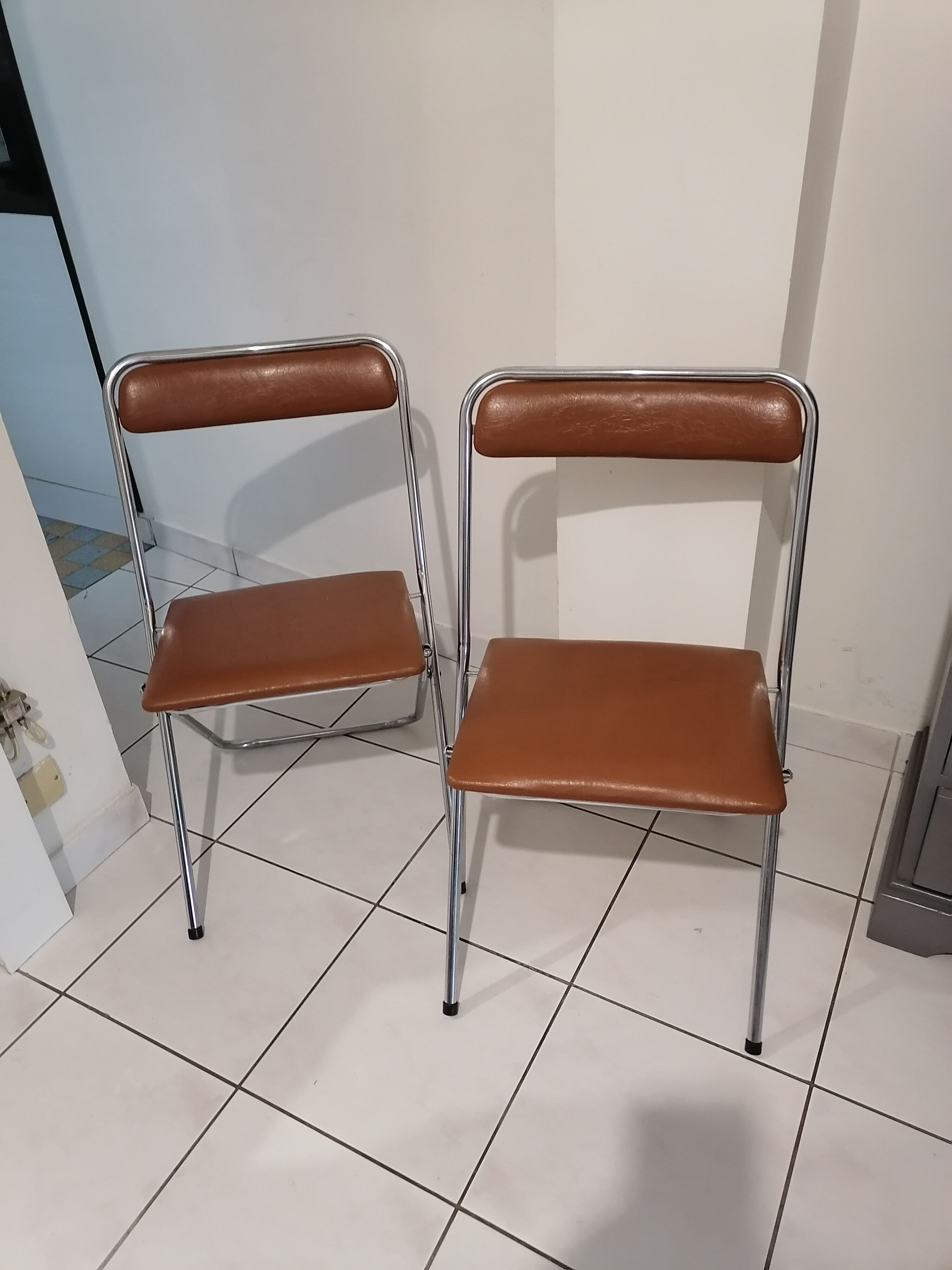 Lot de 2 chaises sodomexyl  chromées pliantes skaï