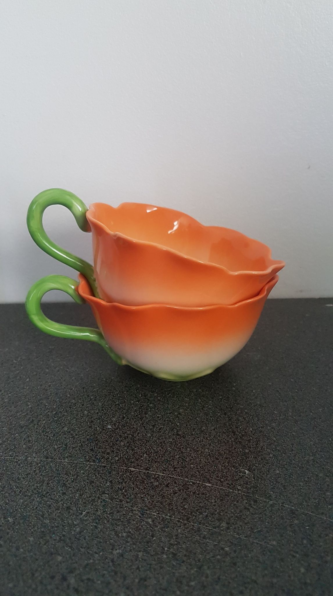 Pair of slurry cups flowers