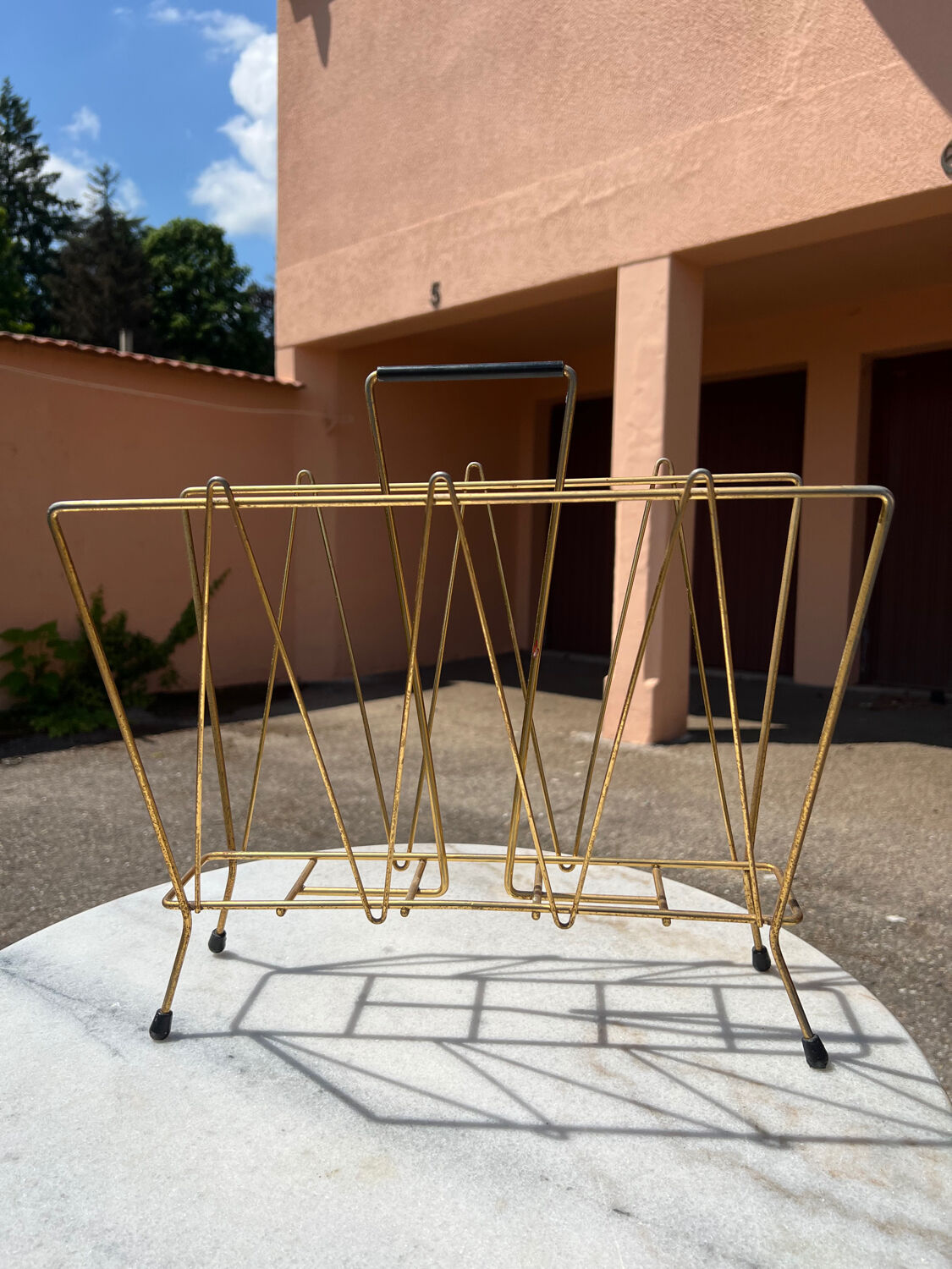 Design magazine holder
